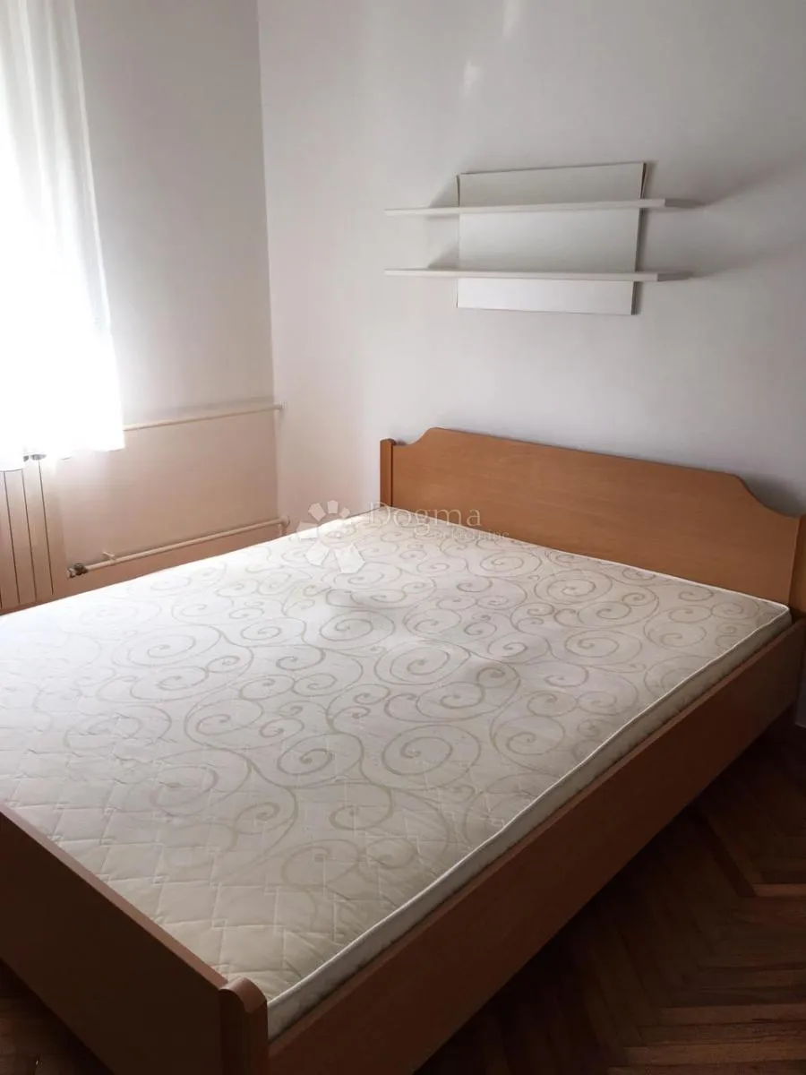 prostrana kuća s okućnicom, terasom i garažom - slika 6