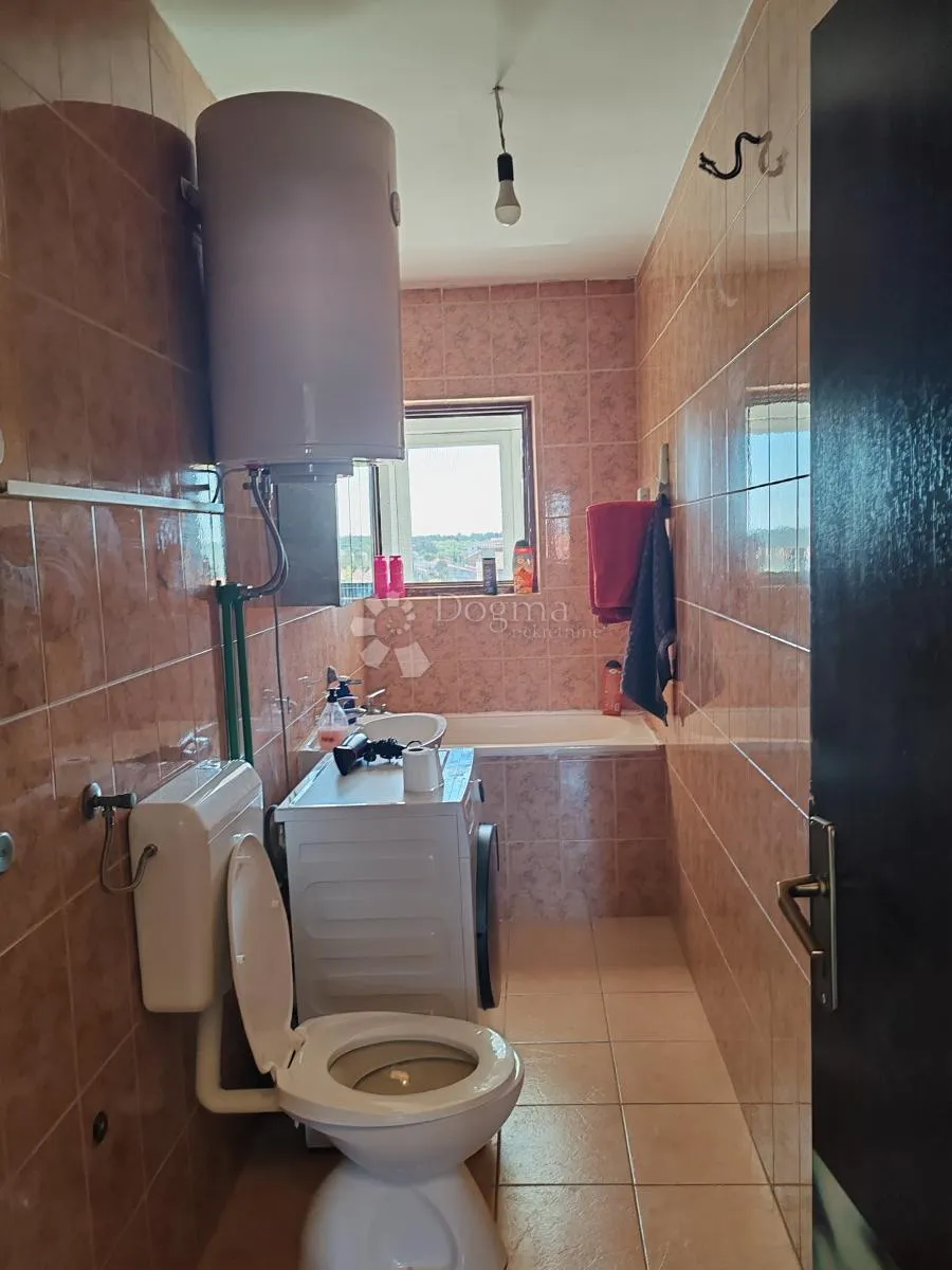 trosoban stan s 2 balkona i terasom - crno, zadar - slika 4