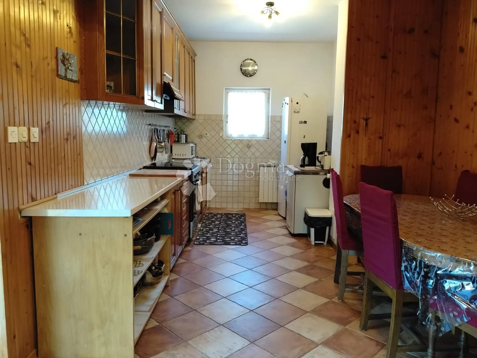 stan u kući turanj - slika 4