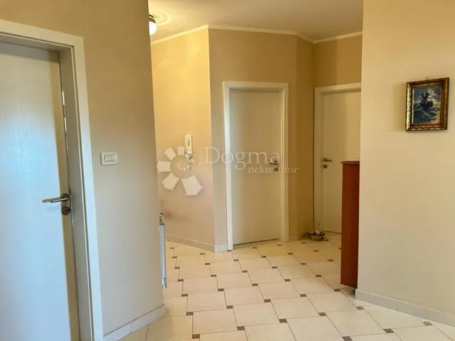 odlična kuća kostrena u blizini mora - slika 11