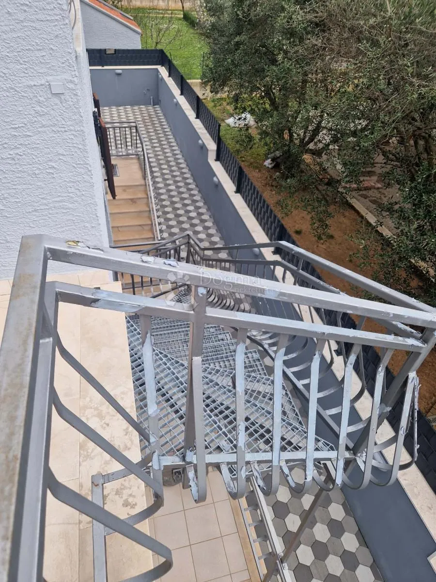 kuća s 4 apartmana - drugi red od mora - slika 62