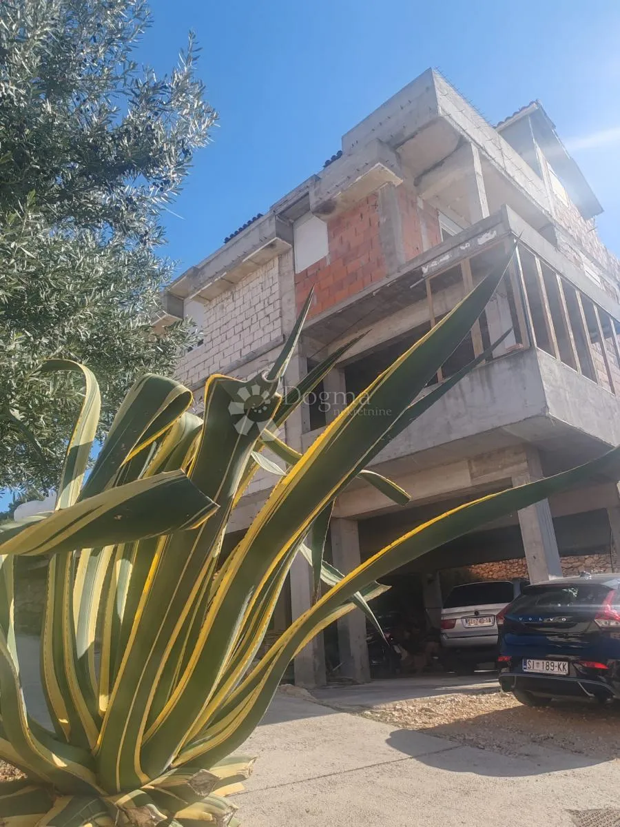 brodarica - kuća nadomak mora - slika 2