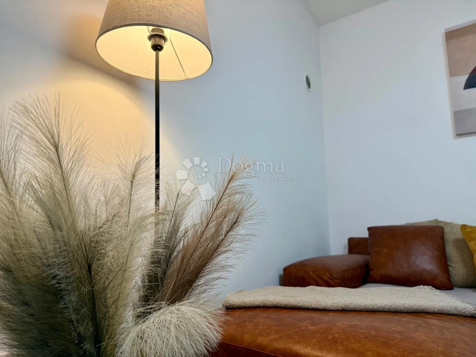 dva luksuzno renovirana apartmana rustikalnog šarma – vrhunska investicija u srcu pule - slika 2