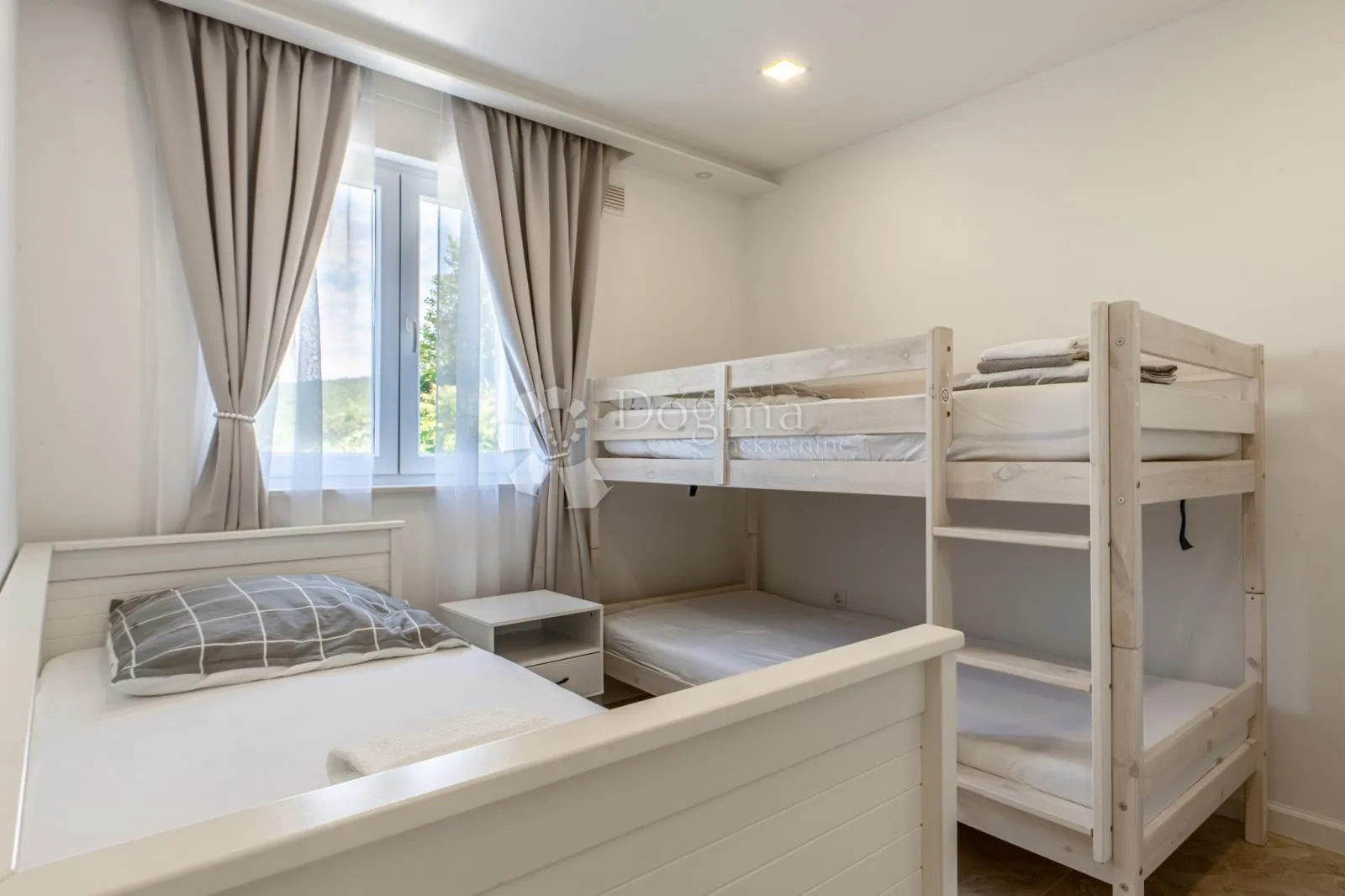 jadranovo – moderna vila s bazenom i otvorenim pogledom na more - slika 29