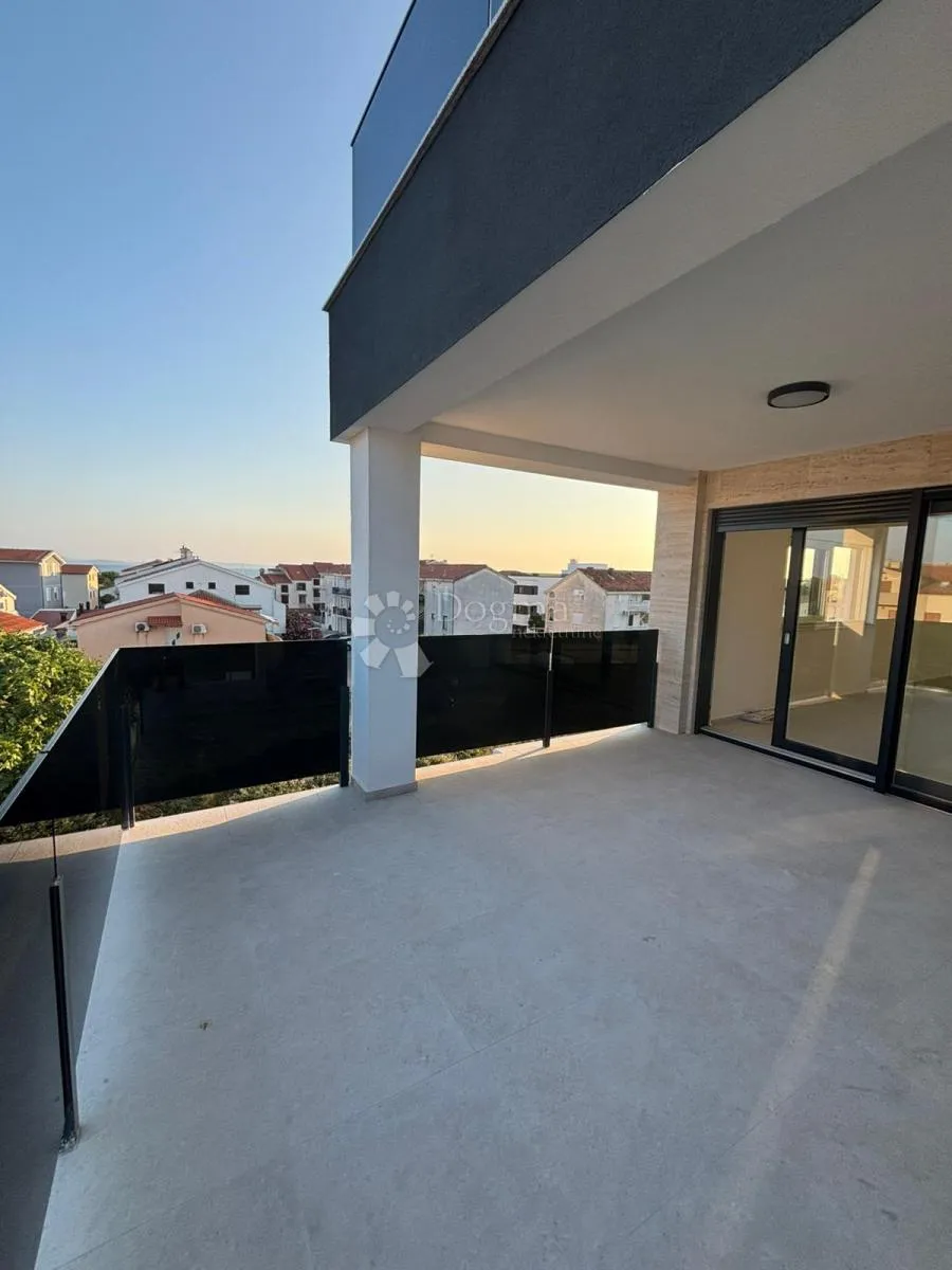 penthouse - pogled more - slika 9
