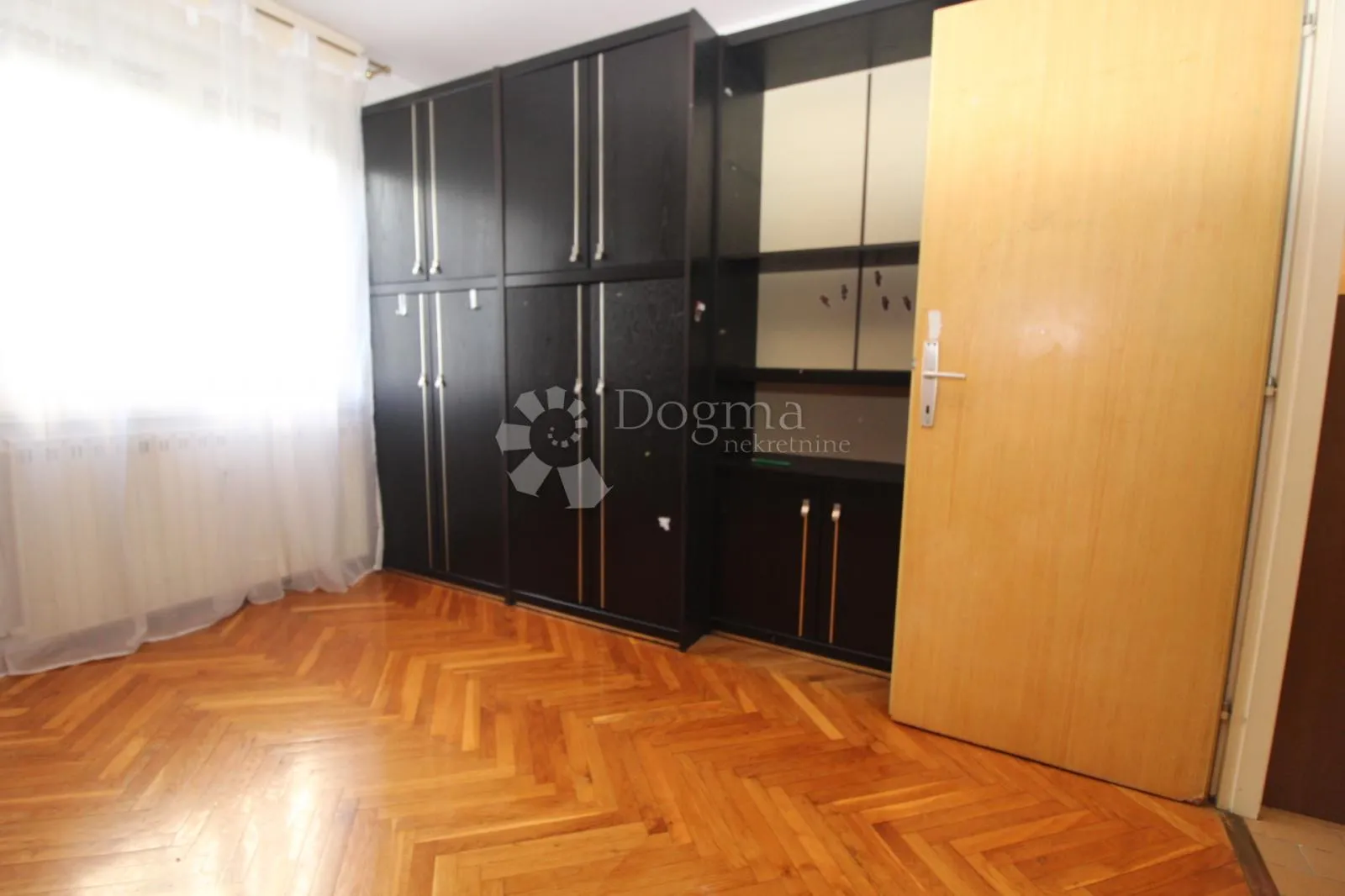 srdoči stan 68m2 3s kl sa lođom - slika 4