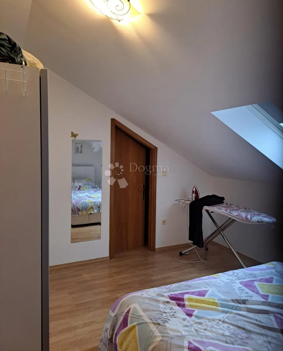 trosoban stan u potkrovlju, brda, split - slika 10