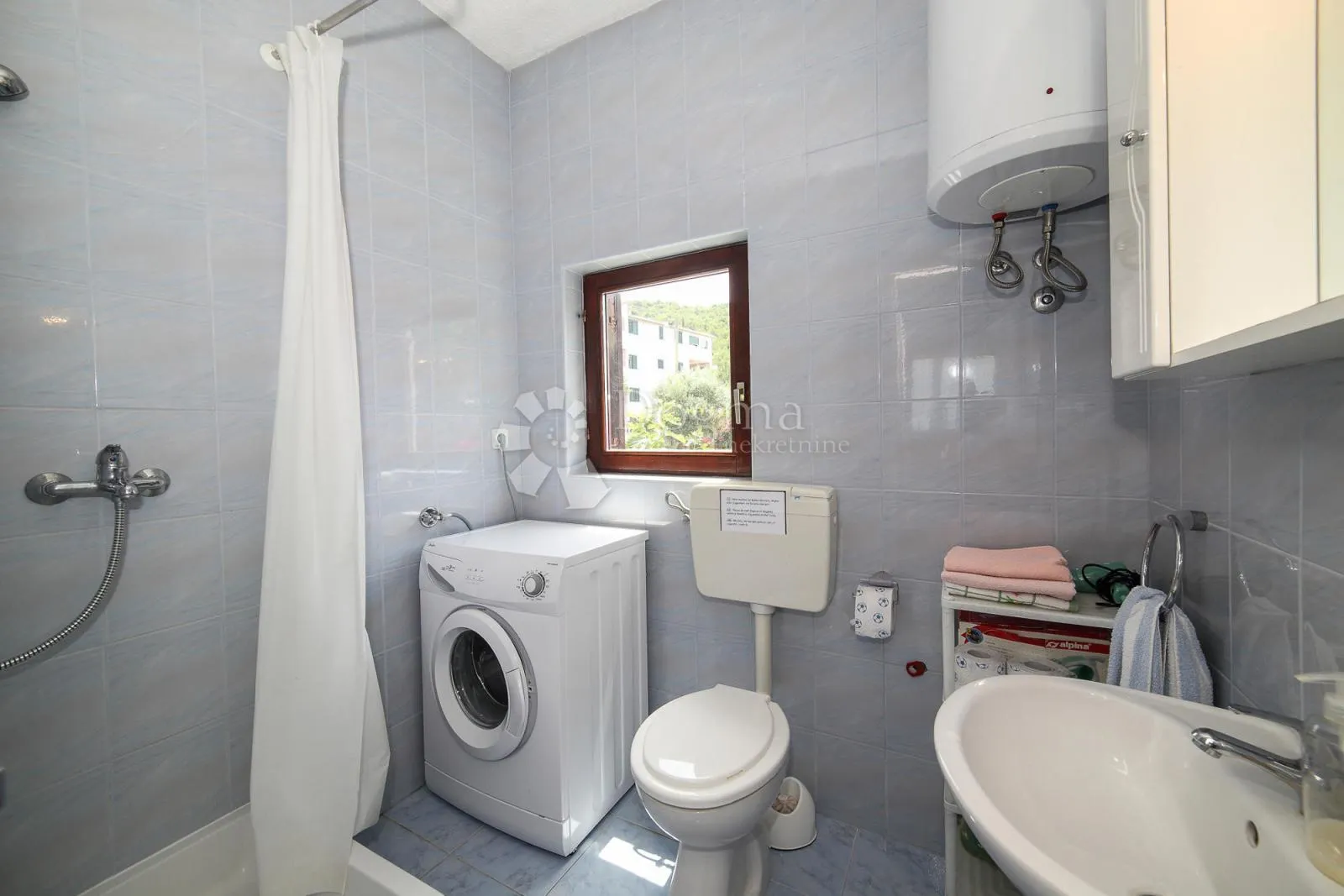 apartmanska kuća uz more slatine – top investicija - slika 9