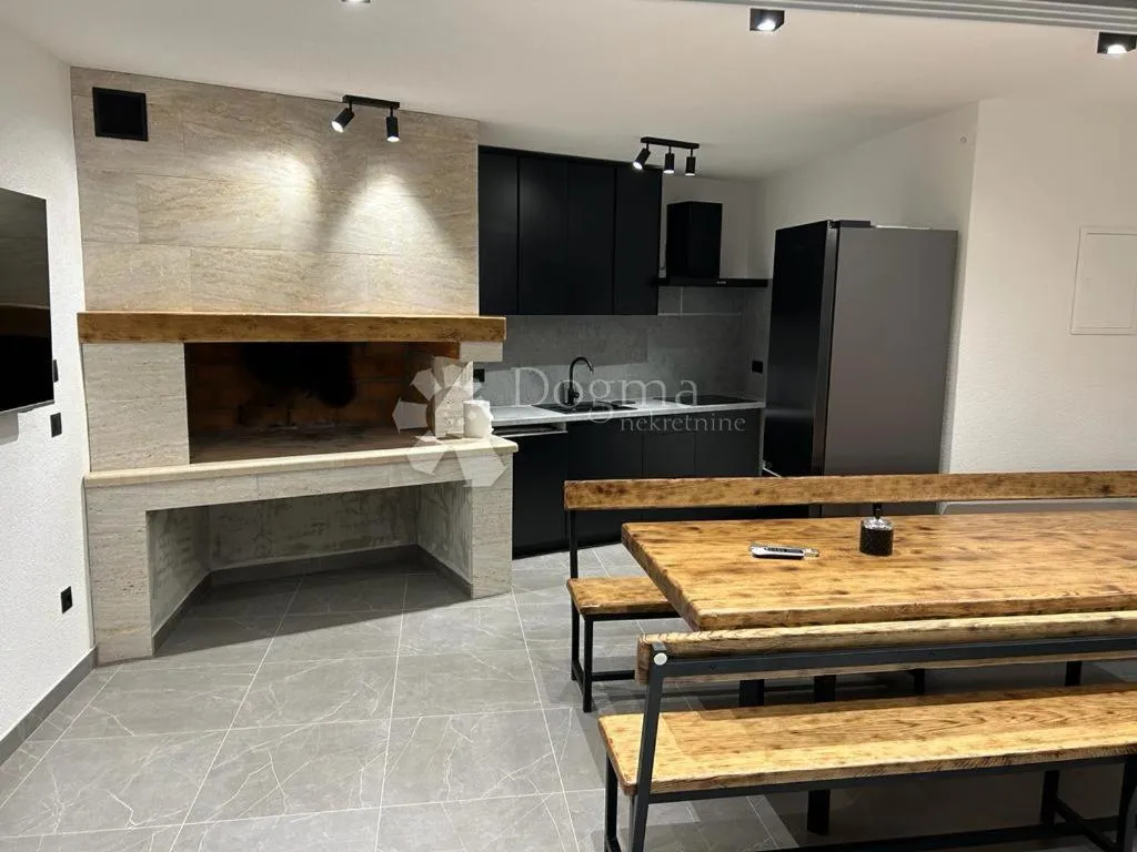 kaštel novi- luksuzna villa s bazenom - slika 7