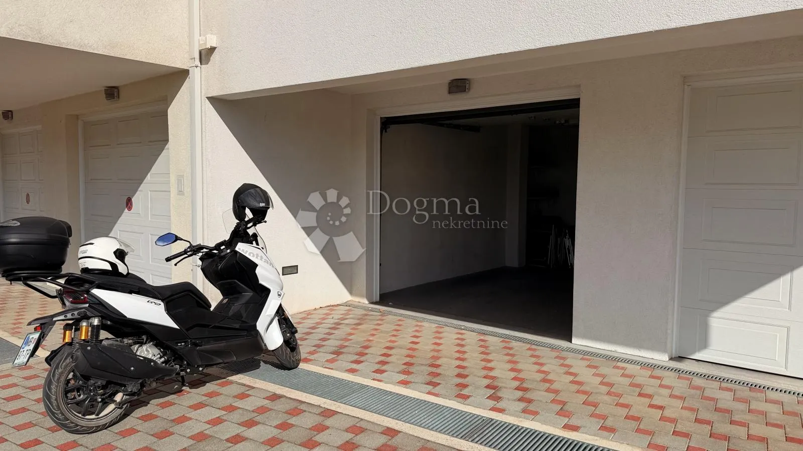 penthouse u baškoj vodi – dvoetažni, kompletno namješten - slika 43