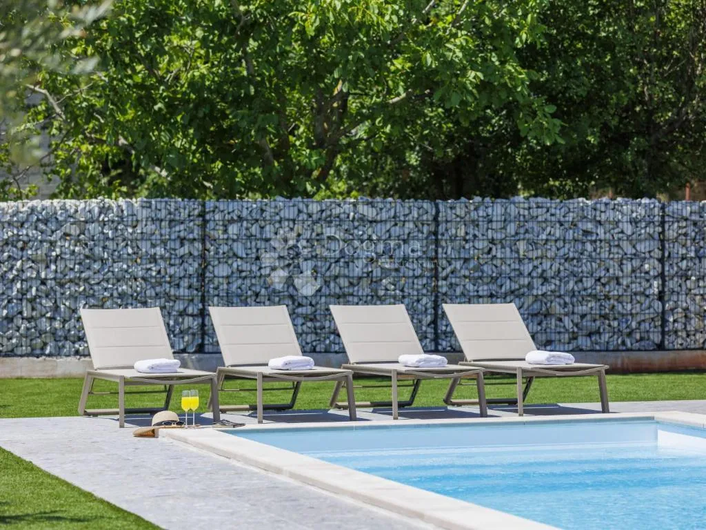 moderna vila s bazenom i solarnim sustavom u okolici loborike, blizu pule - slika 36