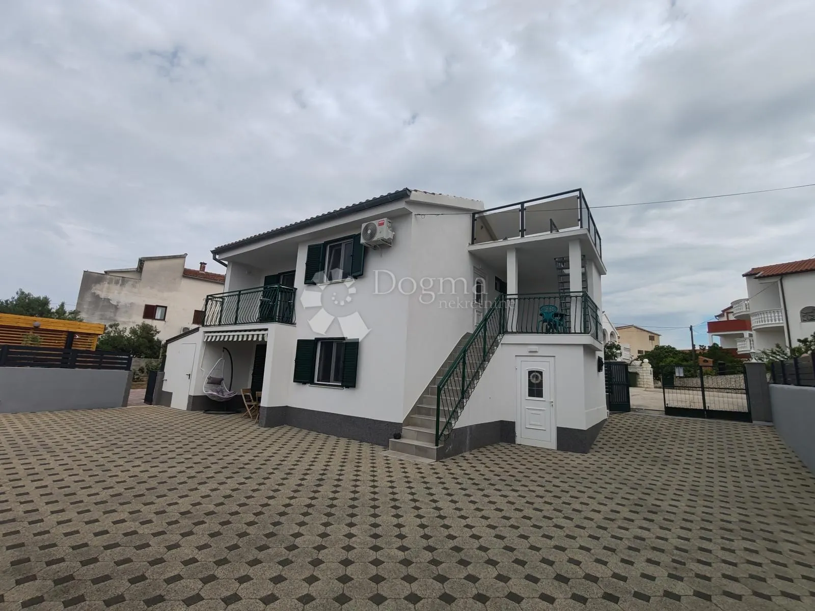 vodice - atraktivan stan u prizemlju - 150 metara od plaže - slika 25