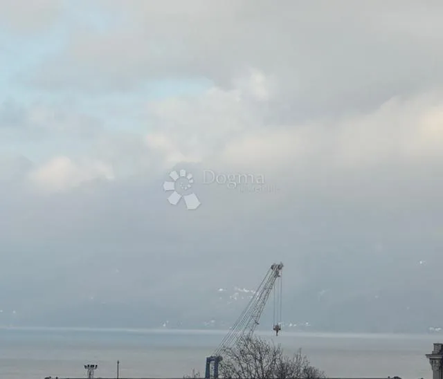 stan sa balkonom u blizini centra - slika 11