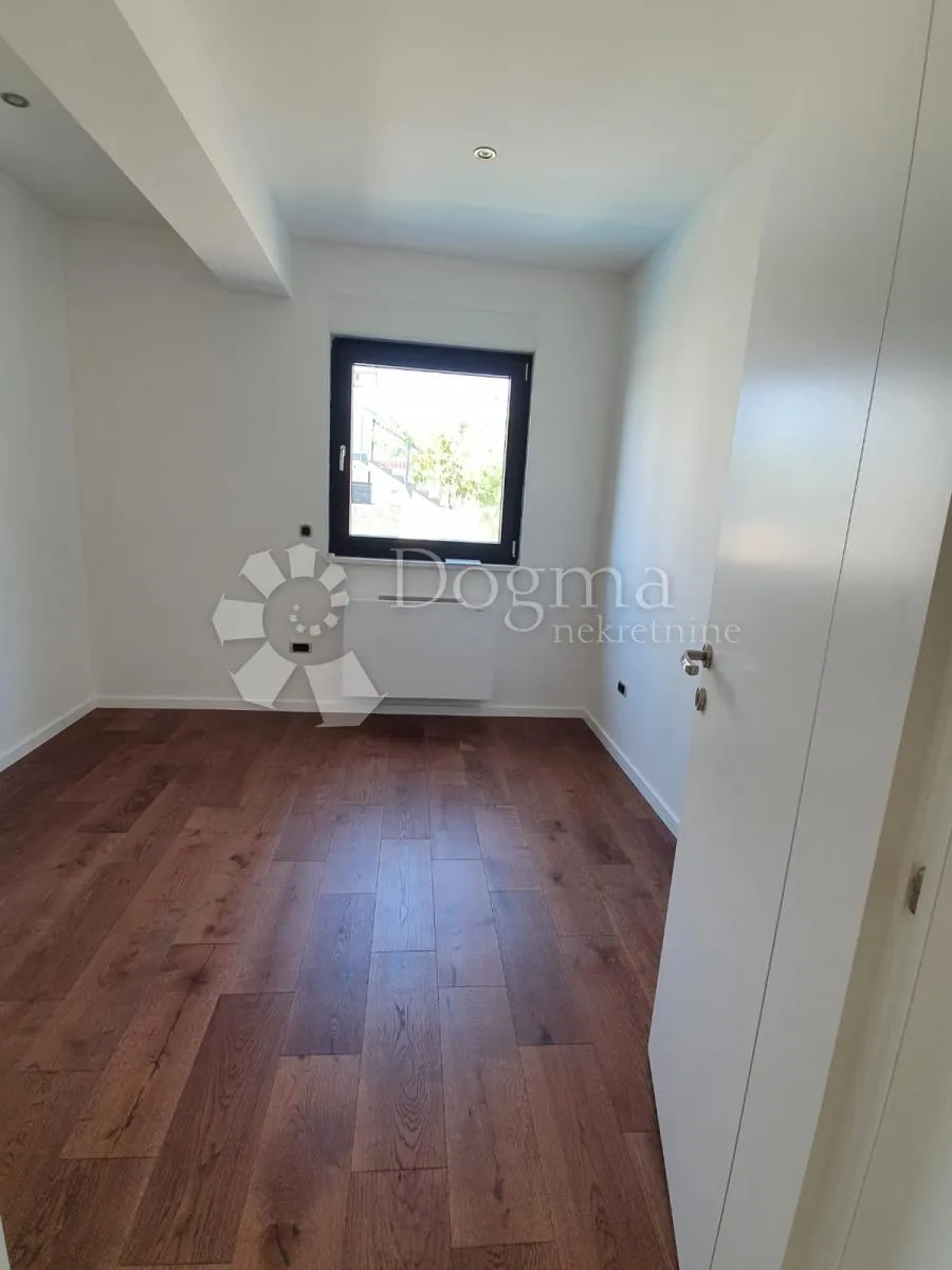 šibenik-ekskluzivni stan s bazenom - slika 19