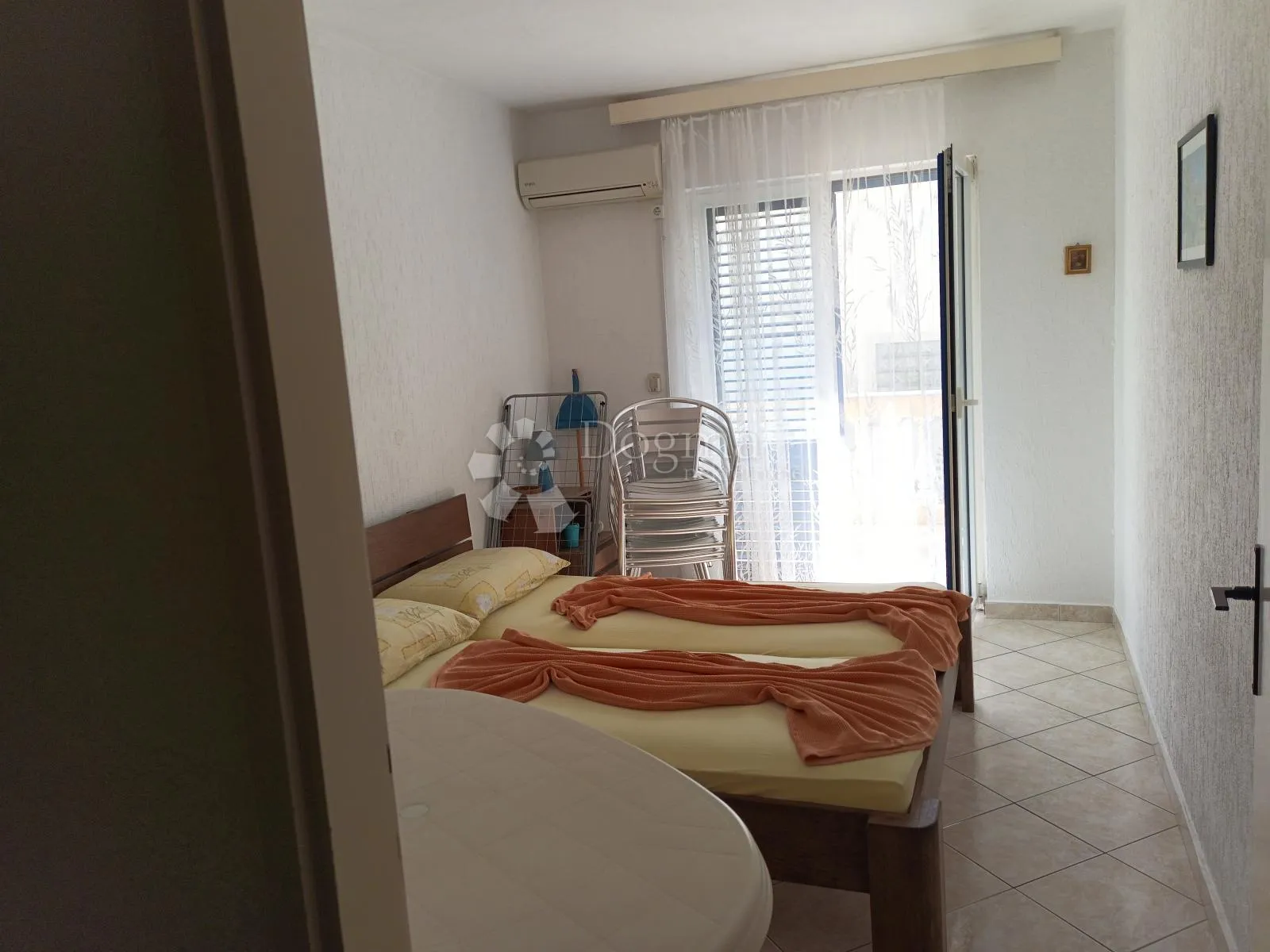 vodice prekrasna kuća sa 9 apartmana 100 metara od mora - slika 26