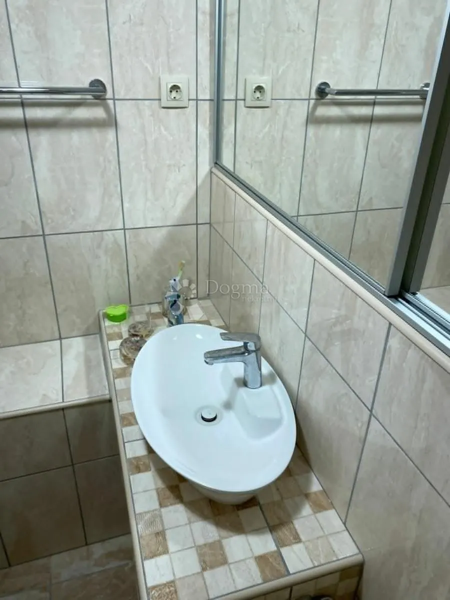 petrčane - prostrani dvoetažni stan s vrtom 119,24 m2 - slika 23