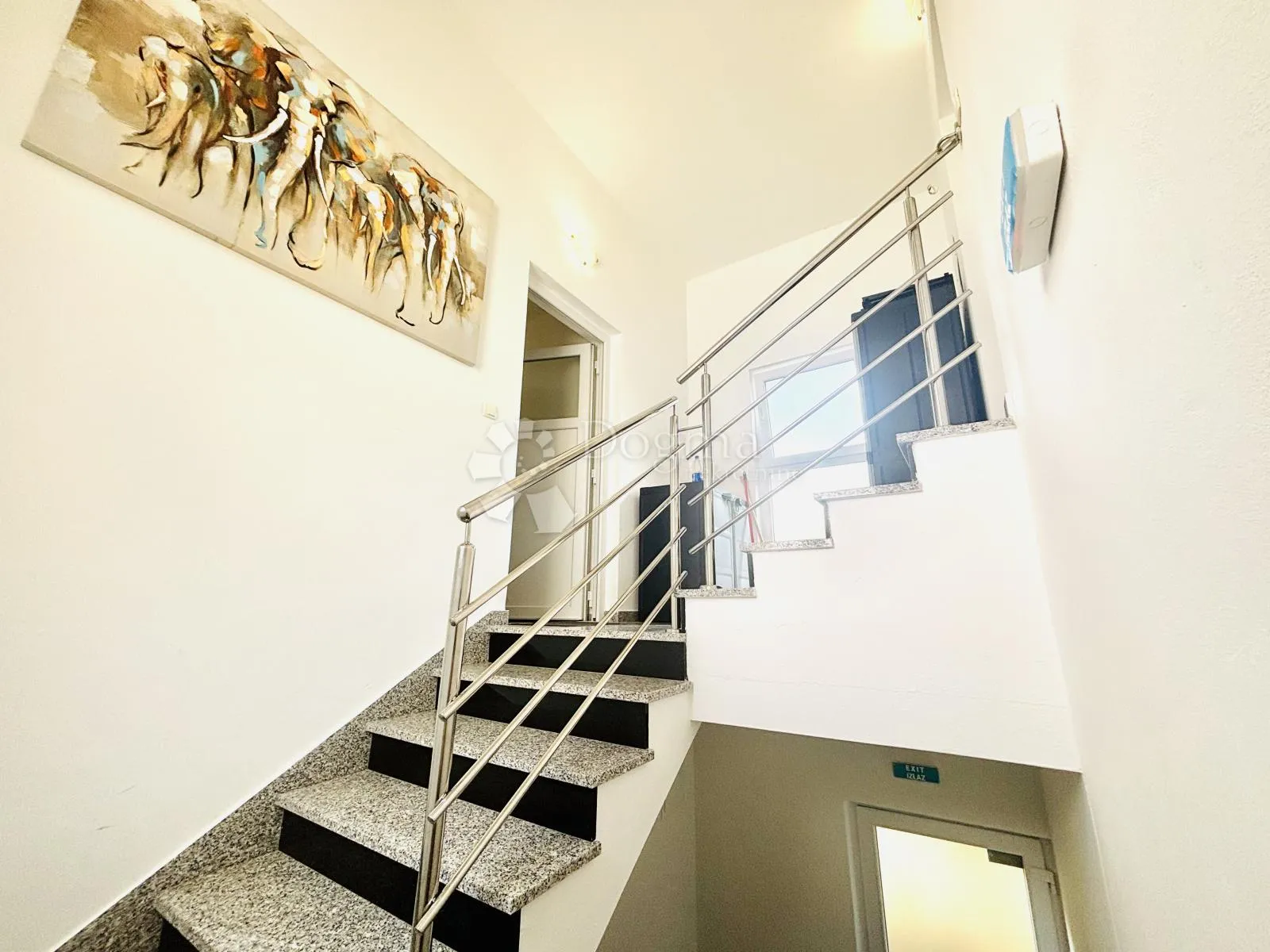 sofisticirana vila nadomak mora s 5 jedinica i investicijskim potencijalom - slika 10