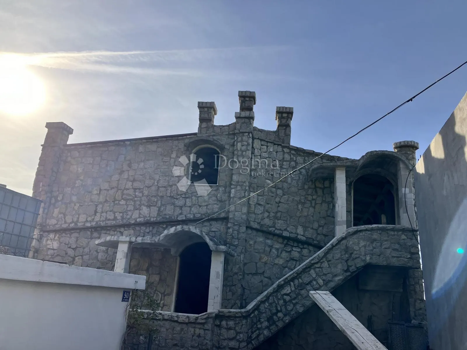 kameni ''dvorac'' s pogledom na more, omiš - slika 11