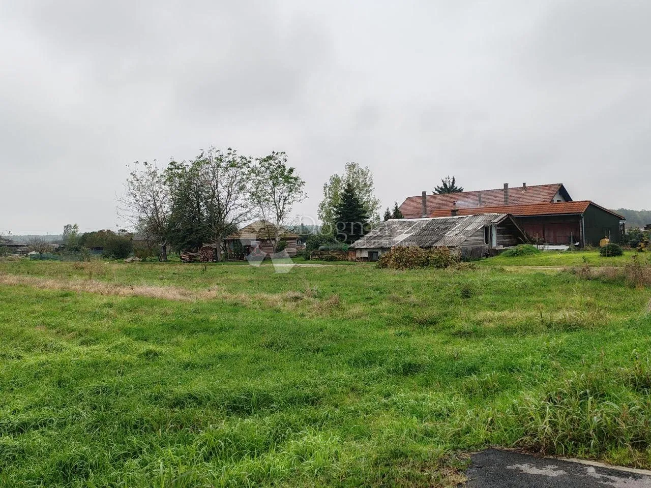 kuća sa poslovnom zgradom - slika 3