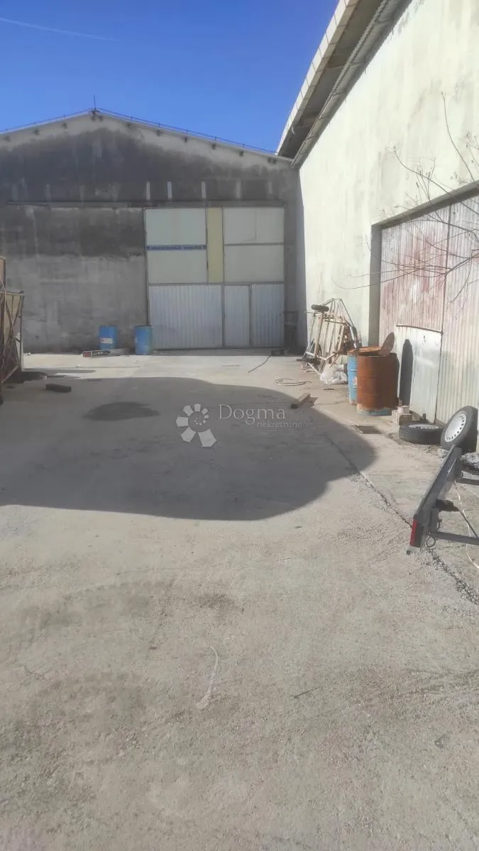 proizvodno–skladišni kompleks u opuzenu 702,90 m² - slika 4