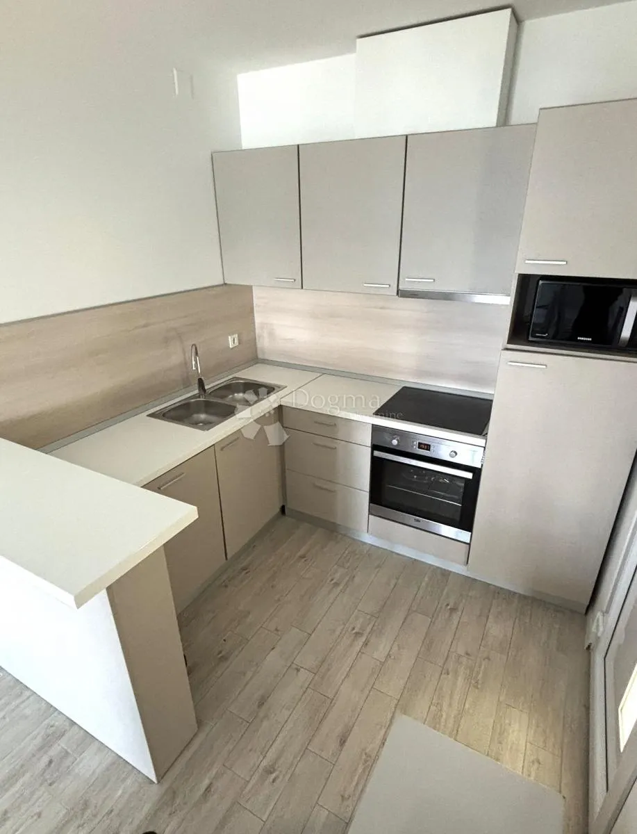 rijetkost na tržištu, villa s 10 kategoriziranih apartmana - slika 7