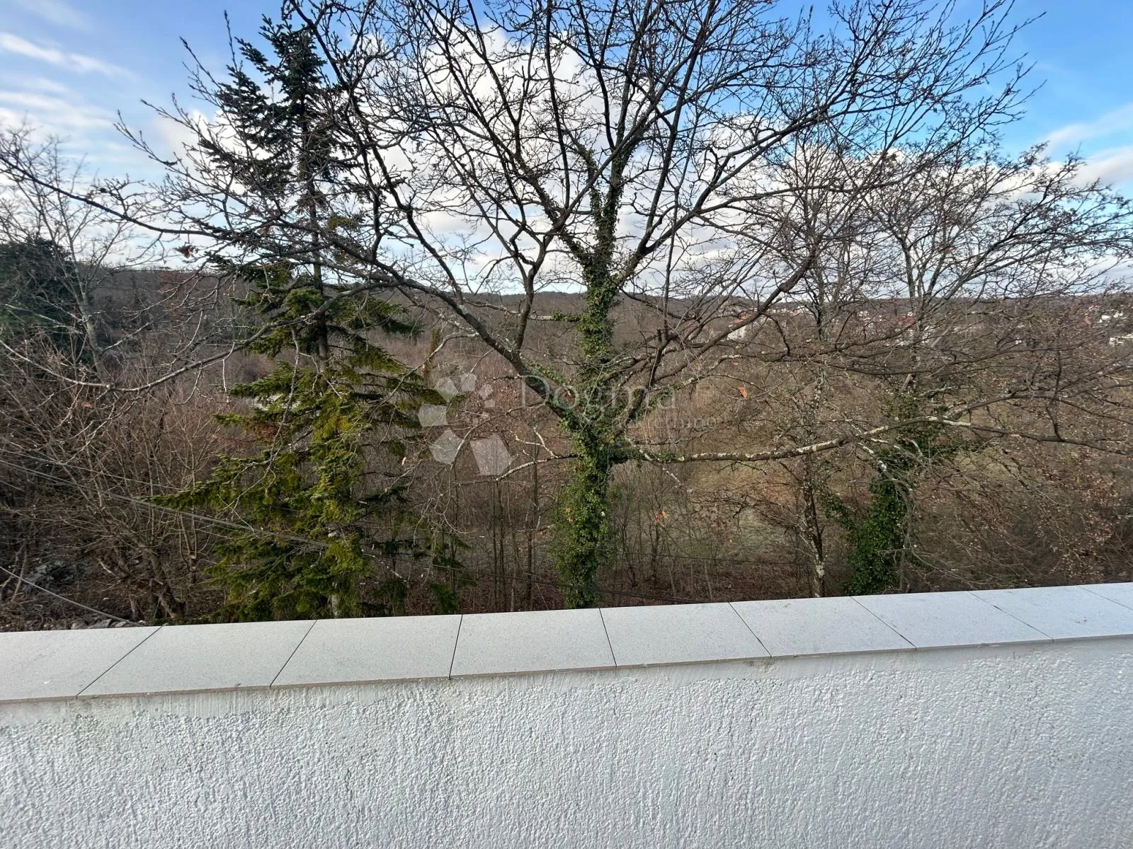 stančić okružen prirodom - slika 9