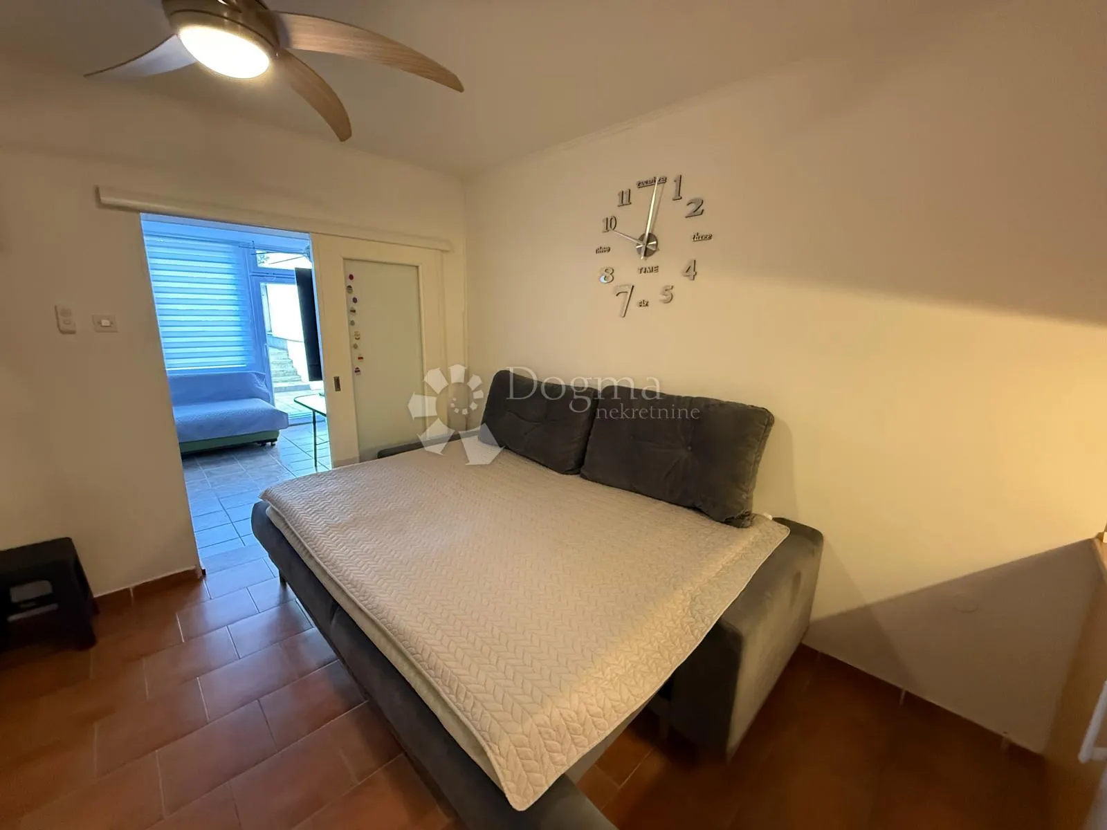 apartman u prizemlju s velikom terasom - slika 8