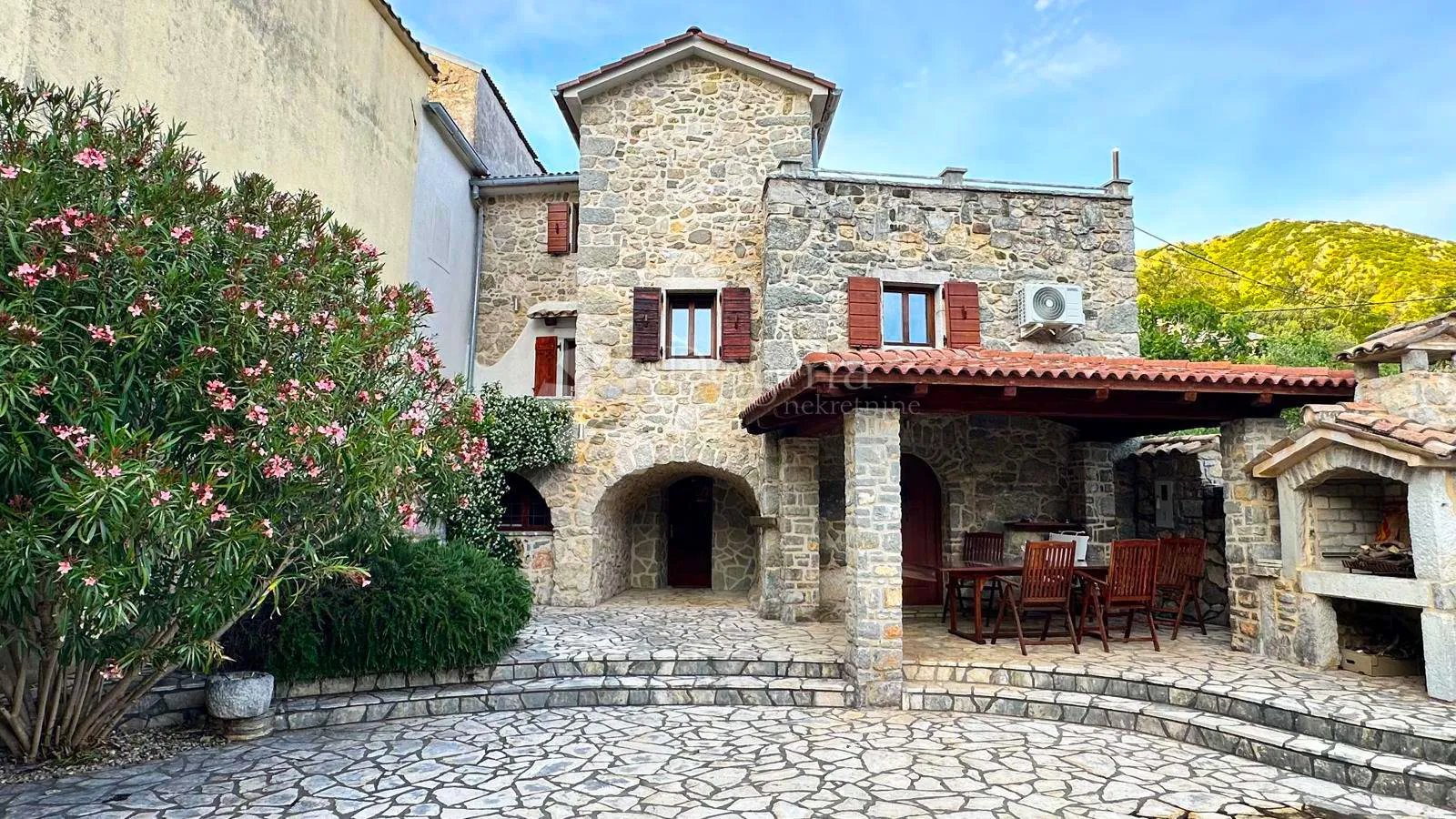 krk baška draga kuća s bazenom - slika 3