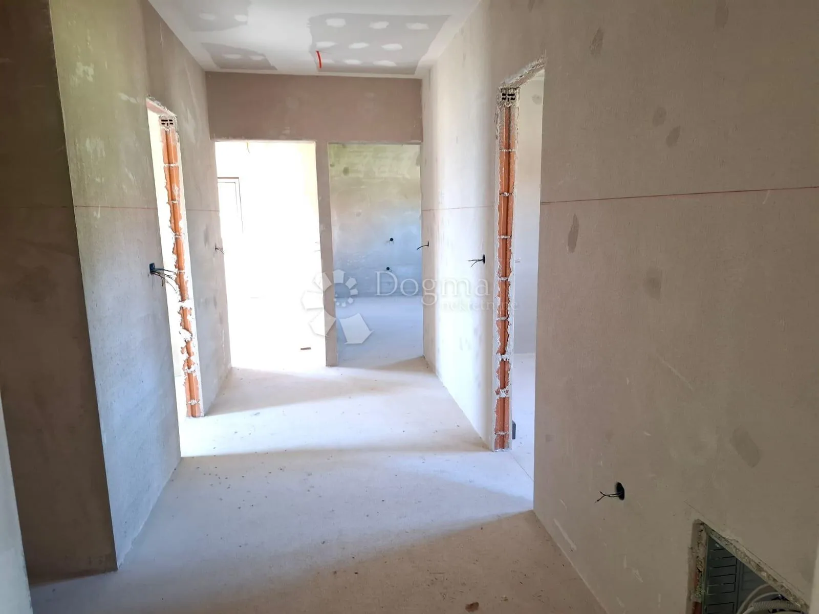 villa u rovinjskom selu, roh bau 550 m2, sa građevinskom okućnicom - slika 19