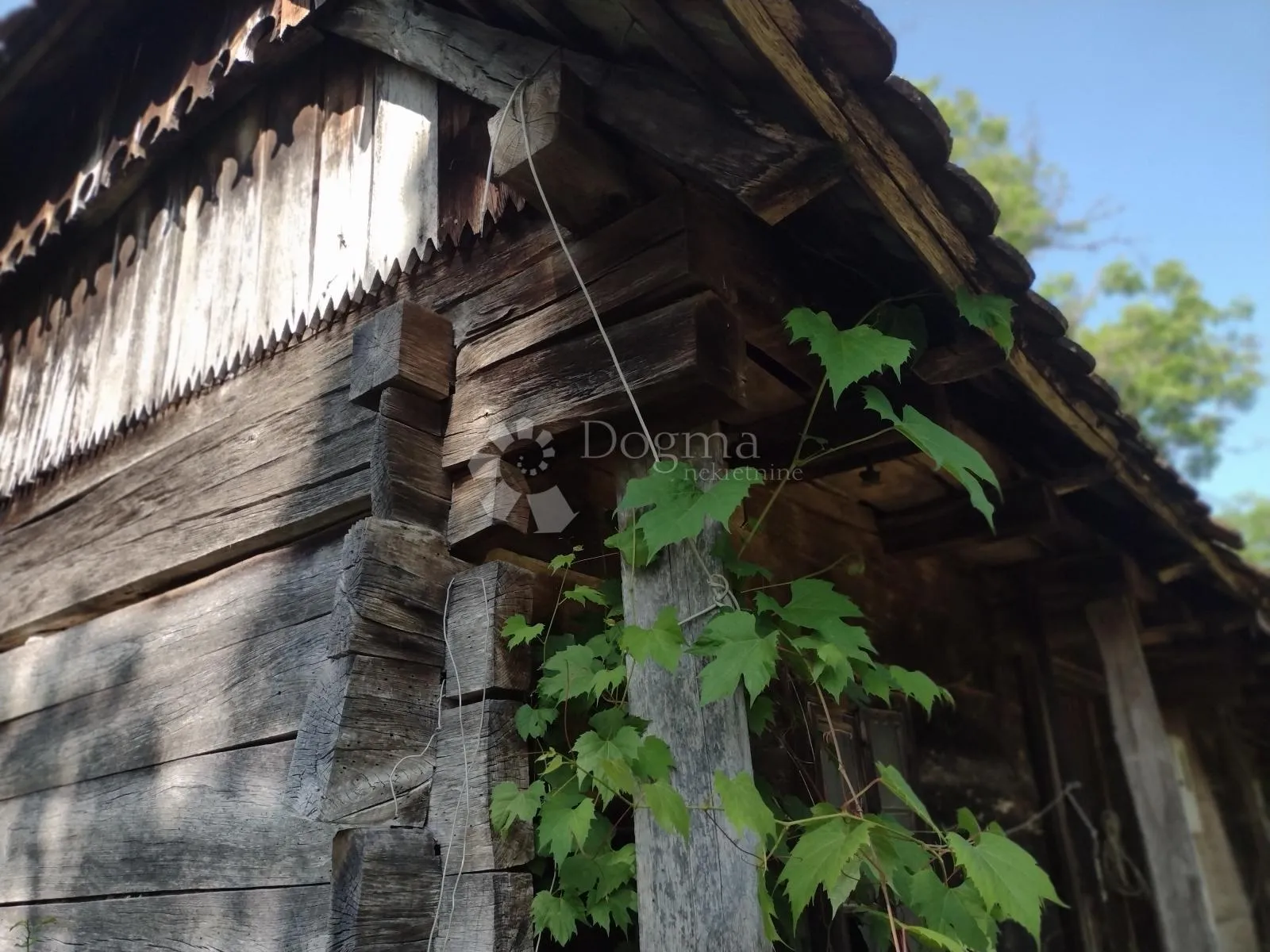 romantična kućica u blizini potoka - slika 3