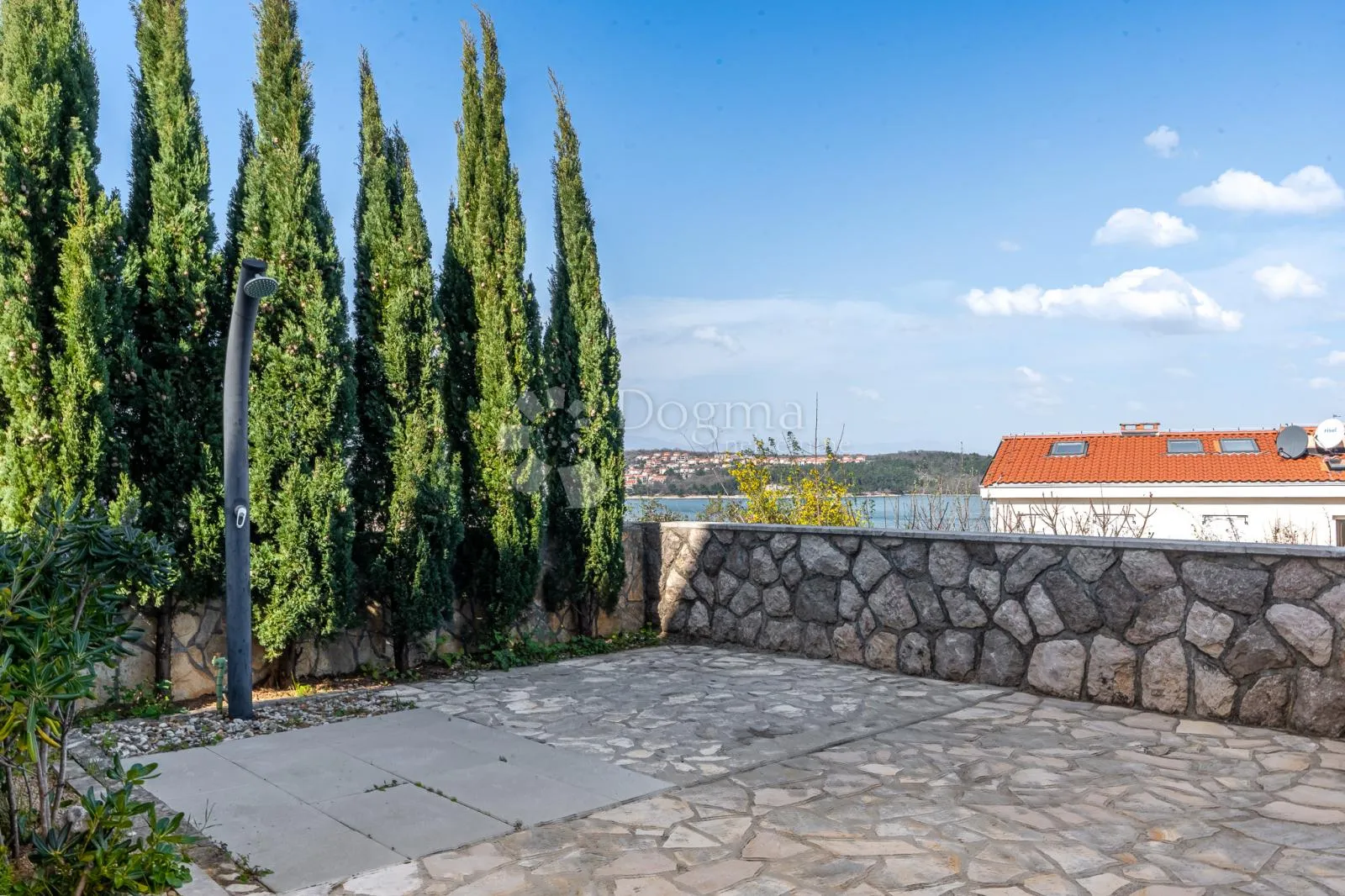 klimno, apartman na samo 250m od mora s okućnicom - slika 10