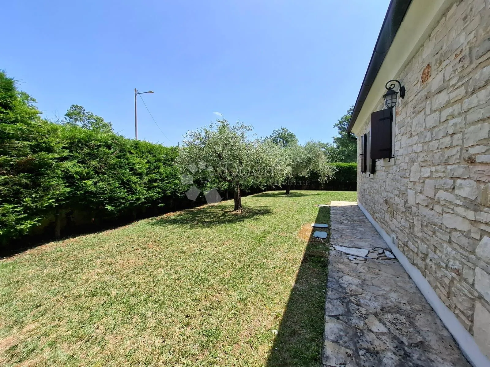 višnjan - kamena vila sa prostranom okućnicom - slika 38