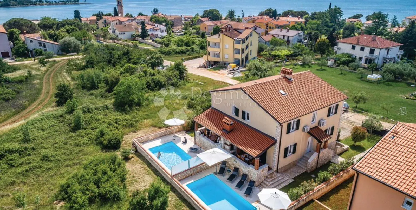 atraktivna dvojna kuća 300 metara od mora, umag okolica - slika 16