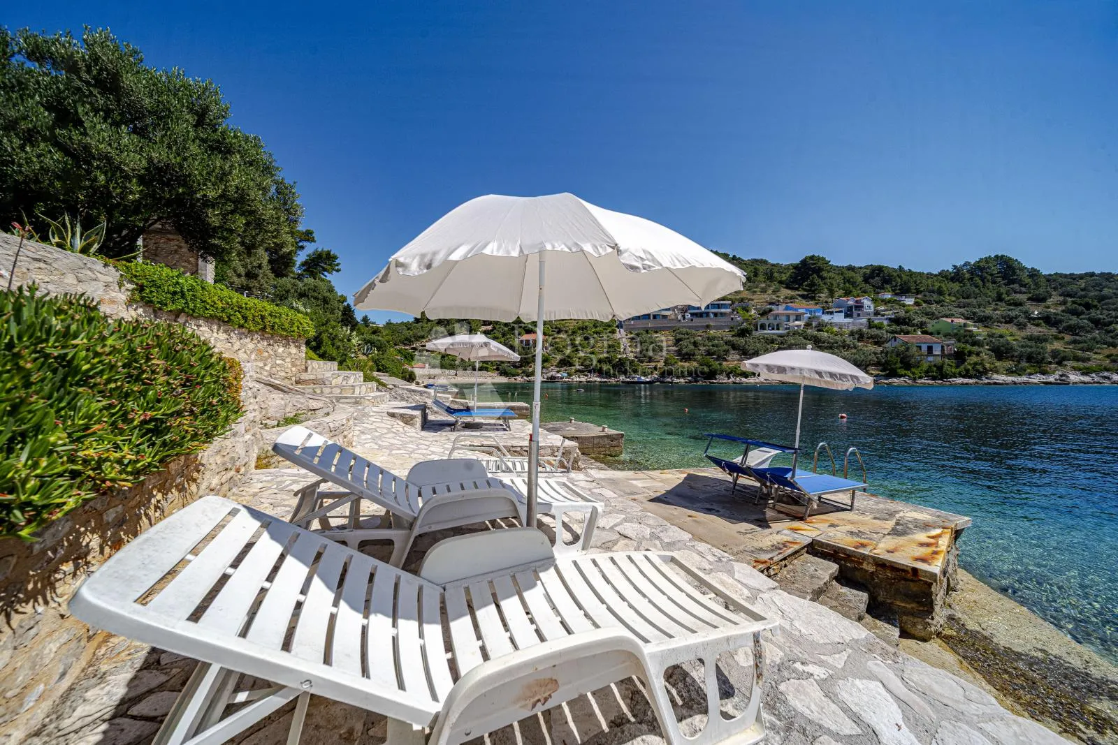 prvi red do mora: samoodrživa apartmanska vila s uhodanim poslovanjem – vela luka, korčula - slika 75