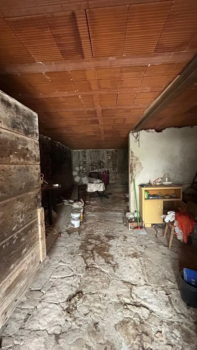kuća s renoviranim stanom i građevinskim zemljištem, 5 minuta od pazina - slika 23