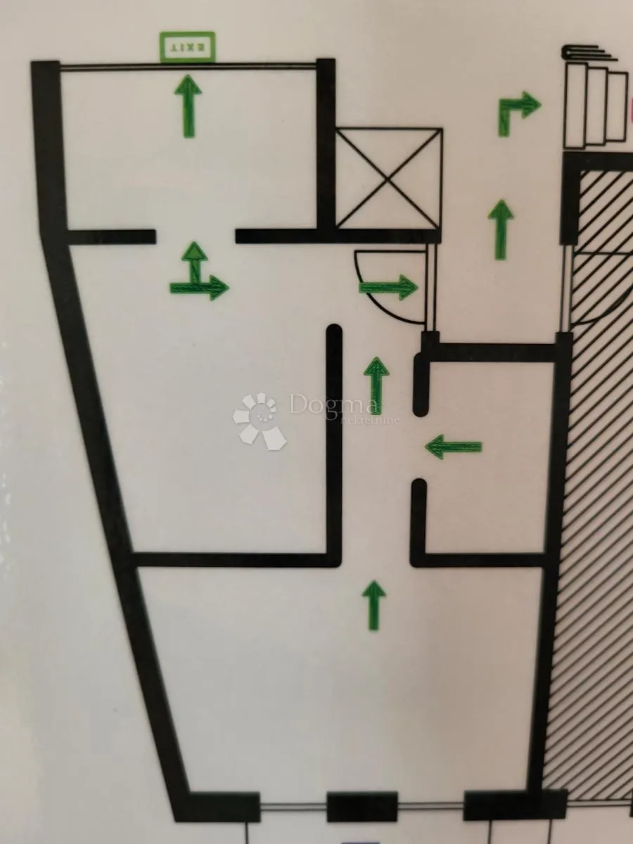 apartman na prvom katu blizu mora - slika 10