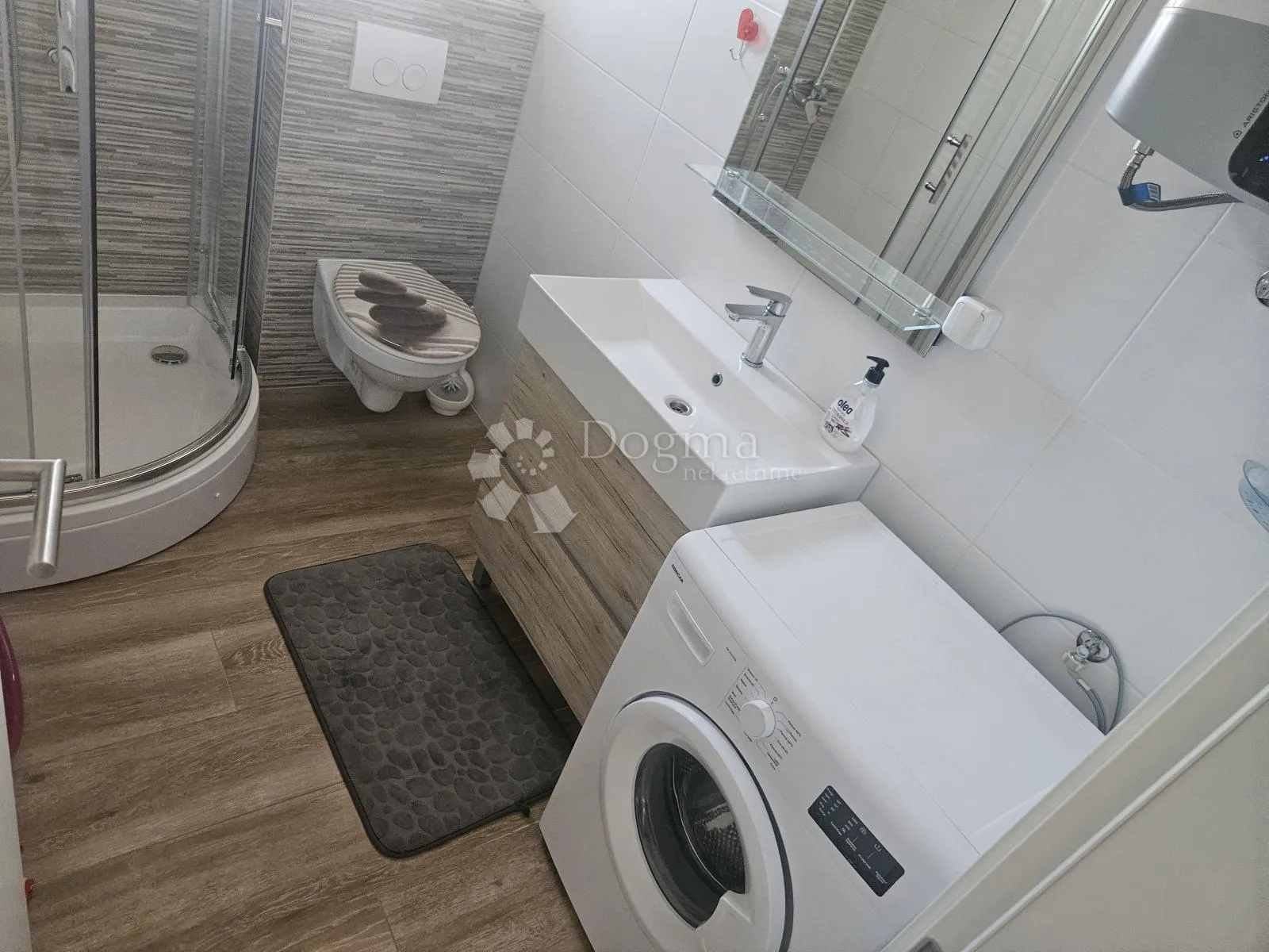apartman s pogledom na more i velikim dvorištem, 400 m od mora - slika 14
