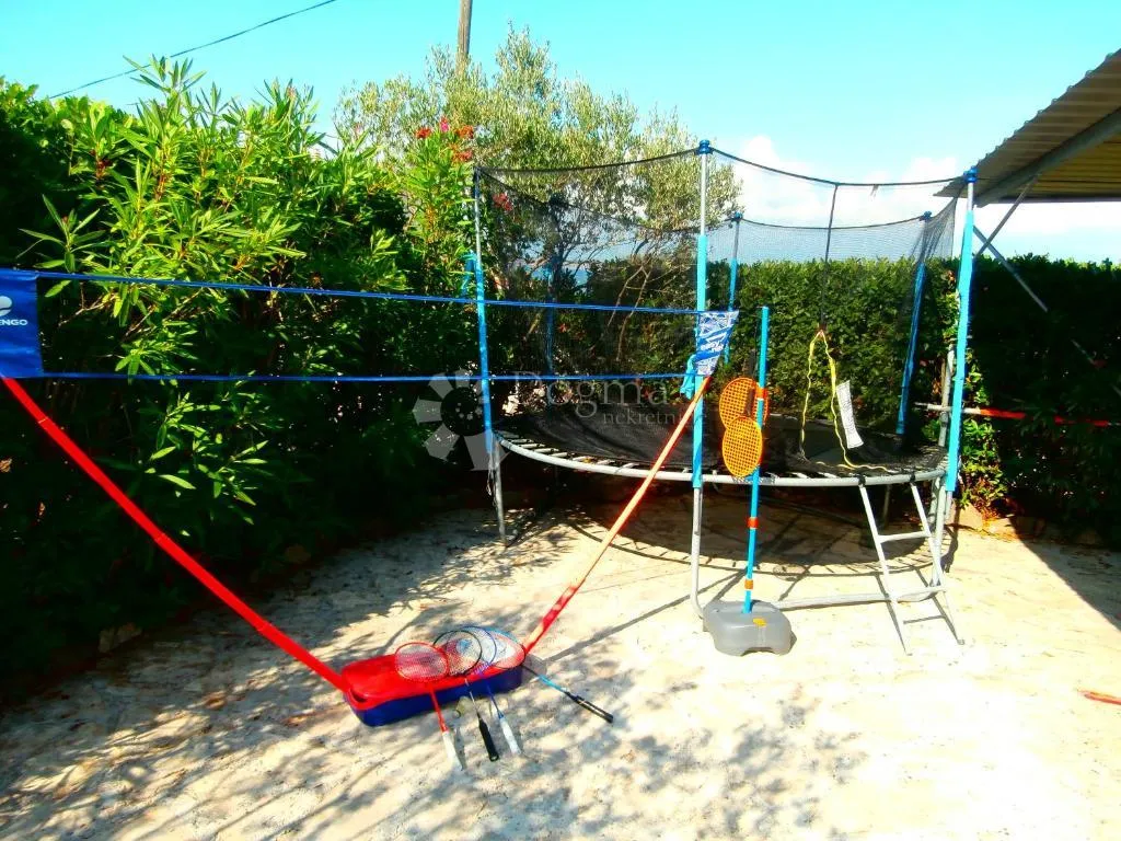 top investicija: kuća s pogledom na more i 4 stambene jedinice – preko, otok ugljan - slika 24