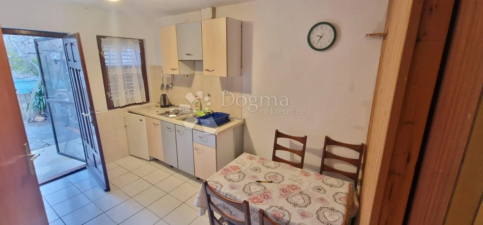 apartman sa okućnicom-baška - slika 5