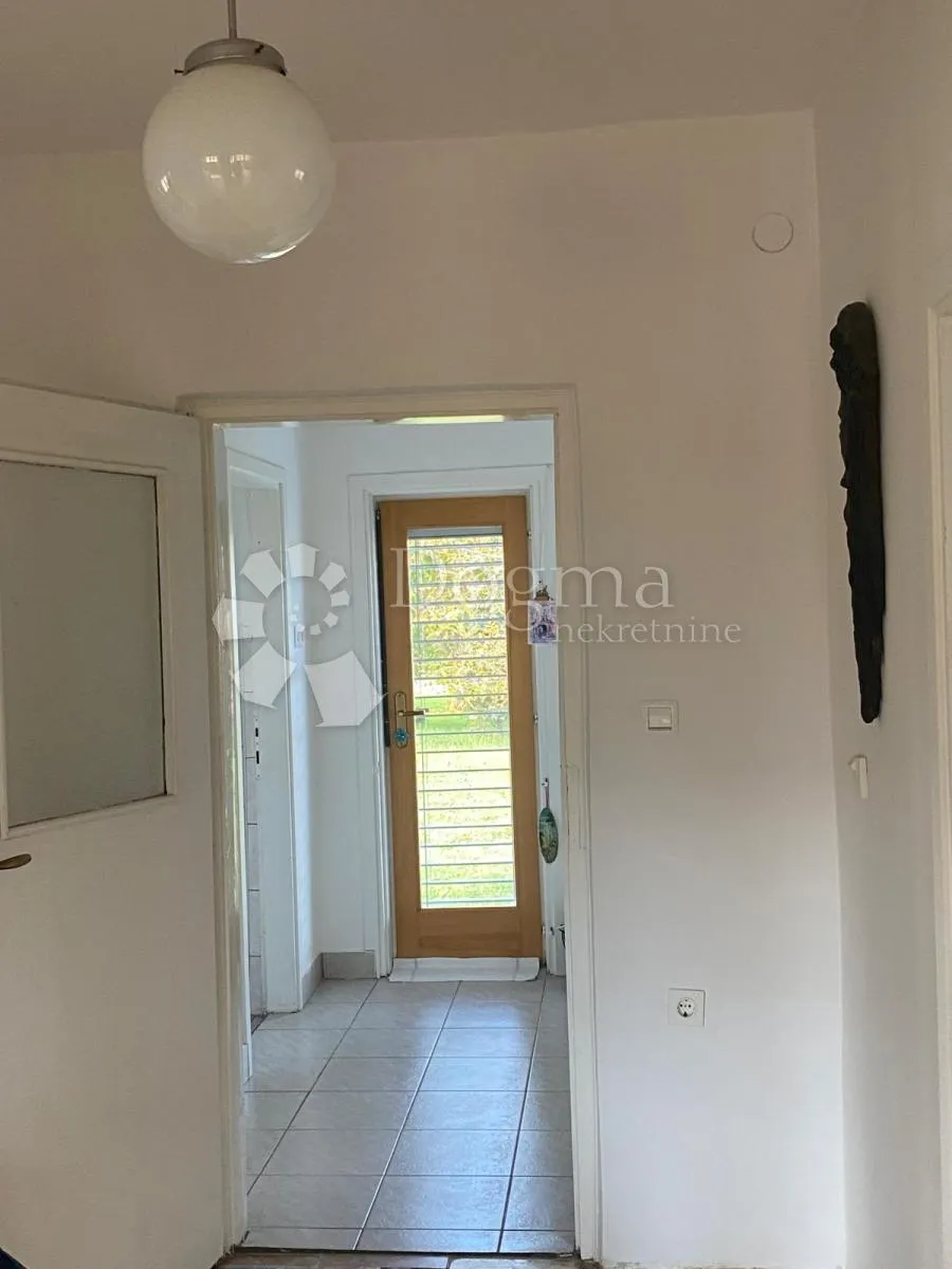 renovirana kuća s panoramskim pogledom na ivančicu - slika 17