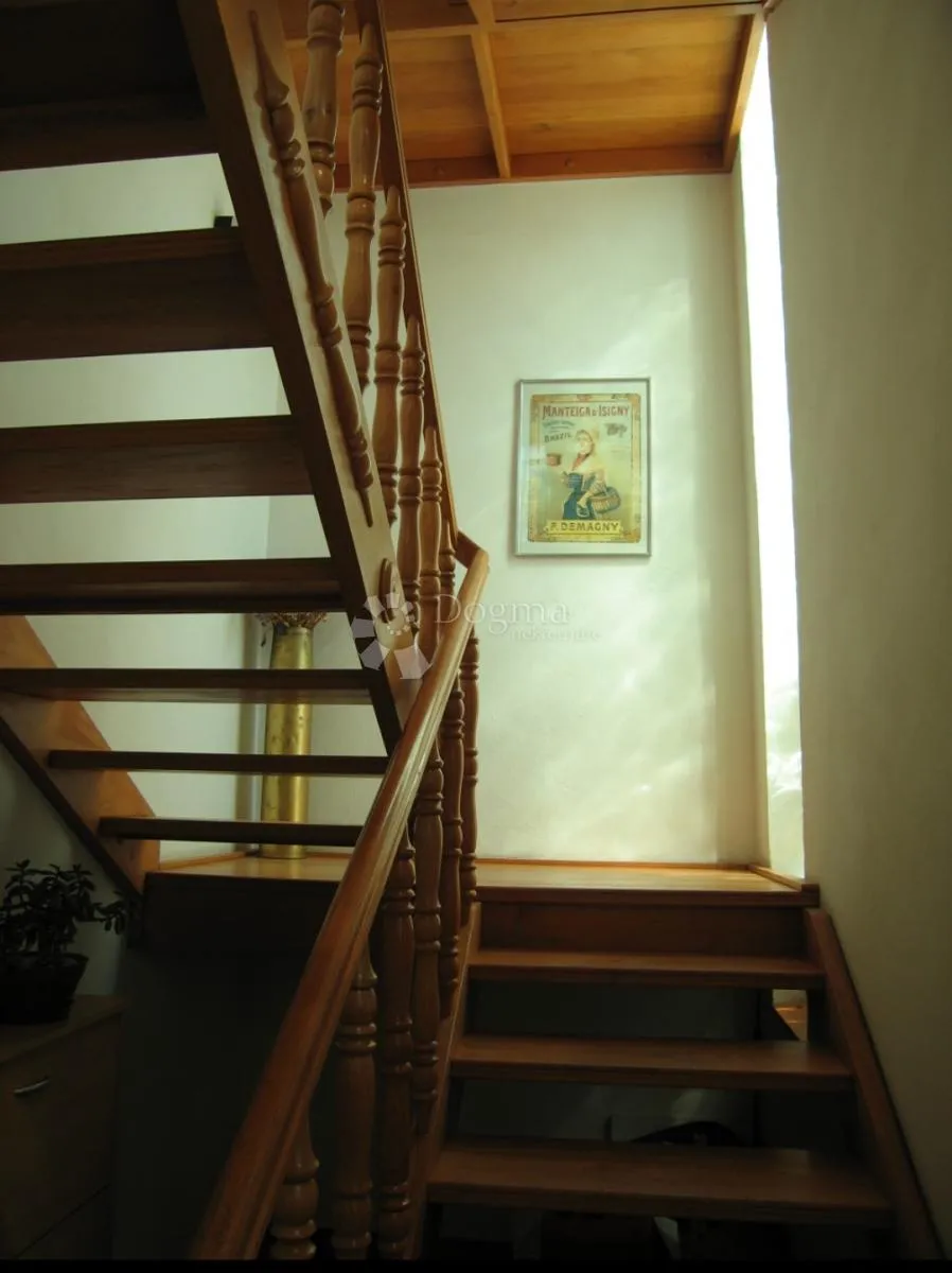 okrug gornji, kuća 400 m², 150 m od mora, prilika - slika 9