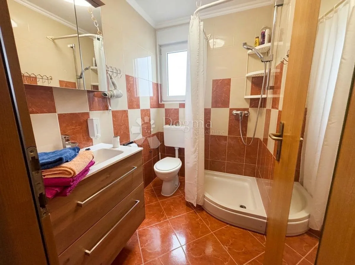 prilika! 3 apartmana na jednom katu - slika 16