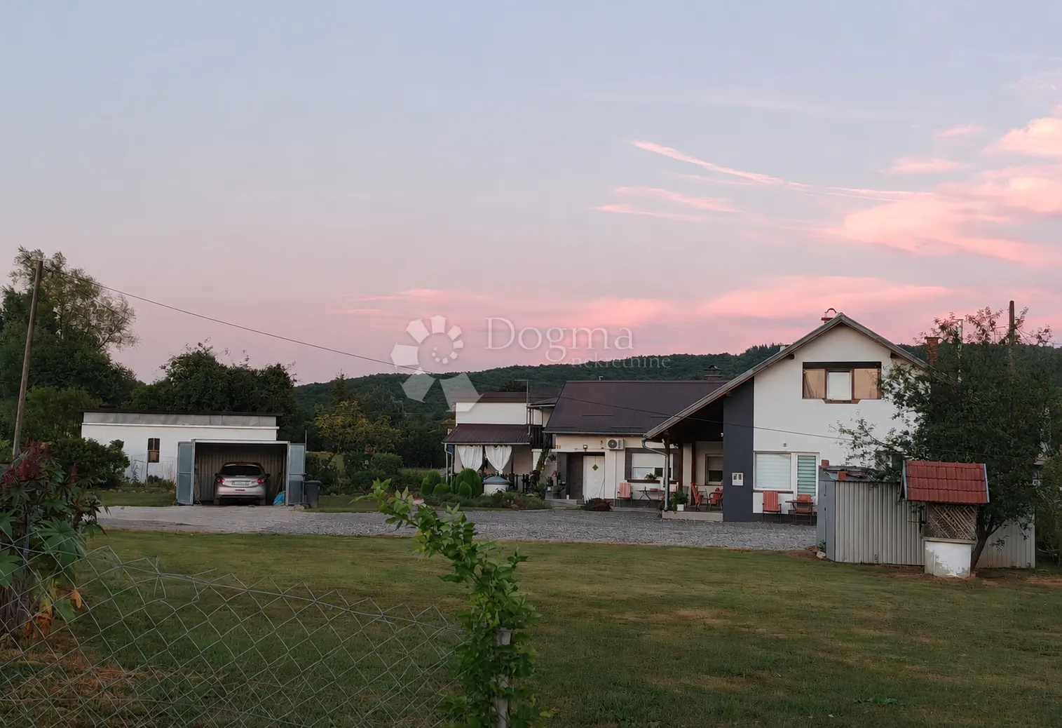 sokolovac-prostrana kuća s dva stana - slika 20