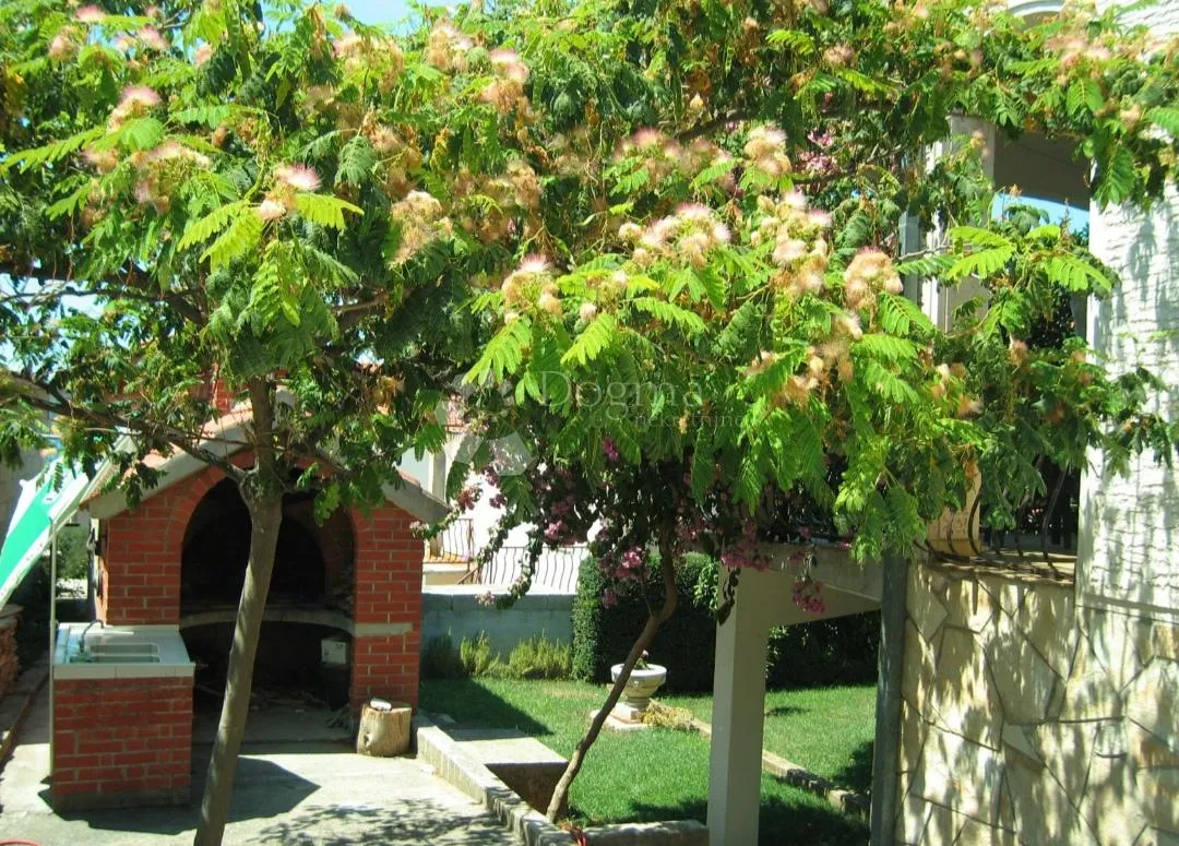 okrug gornji, kuća 400 m², 150 m od mora, prilika - slika 6