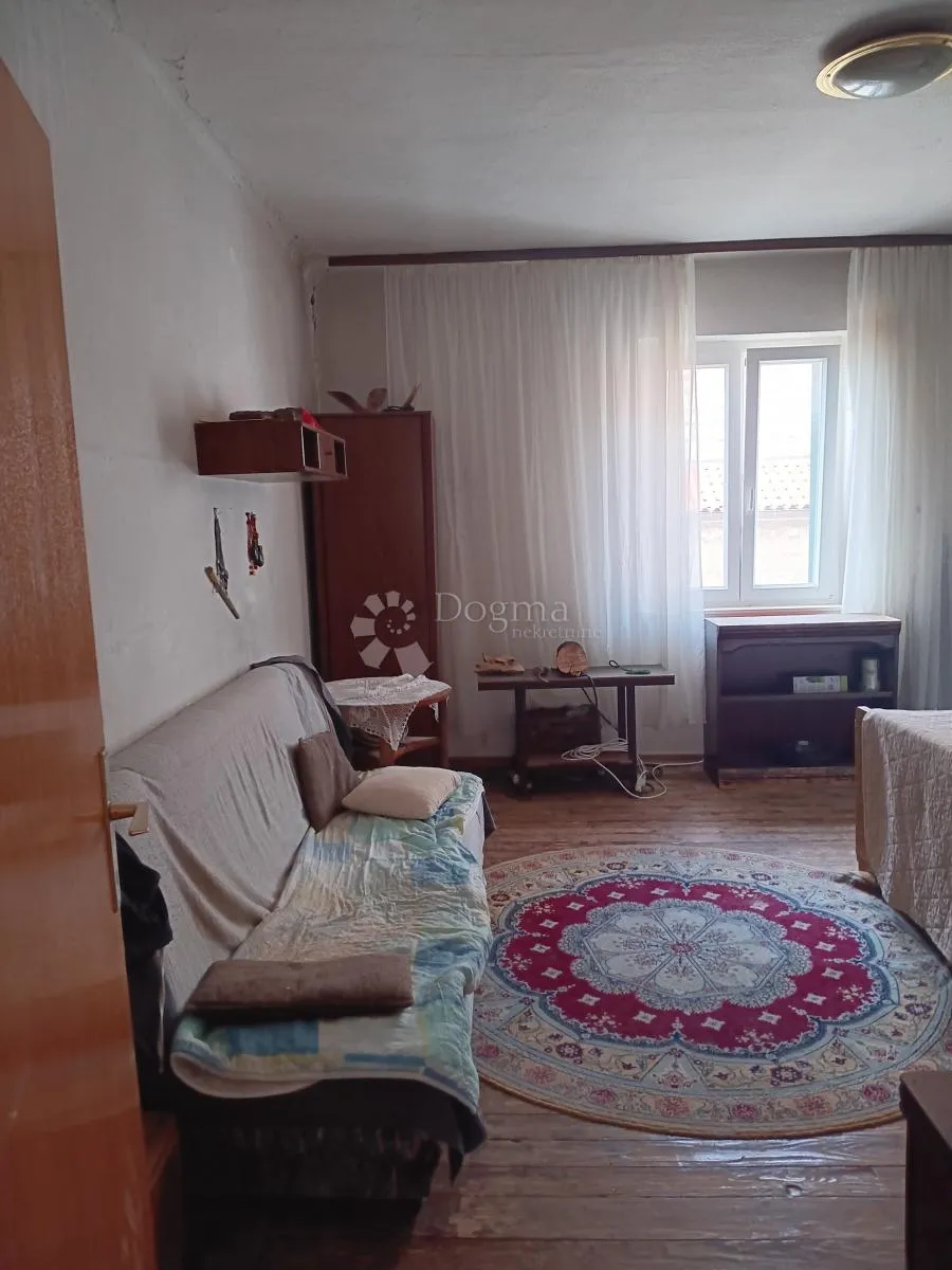 kuća za adaptaciju kaštel lukšić - slika 17