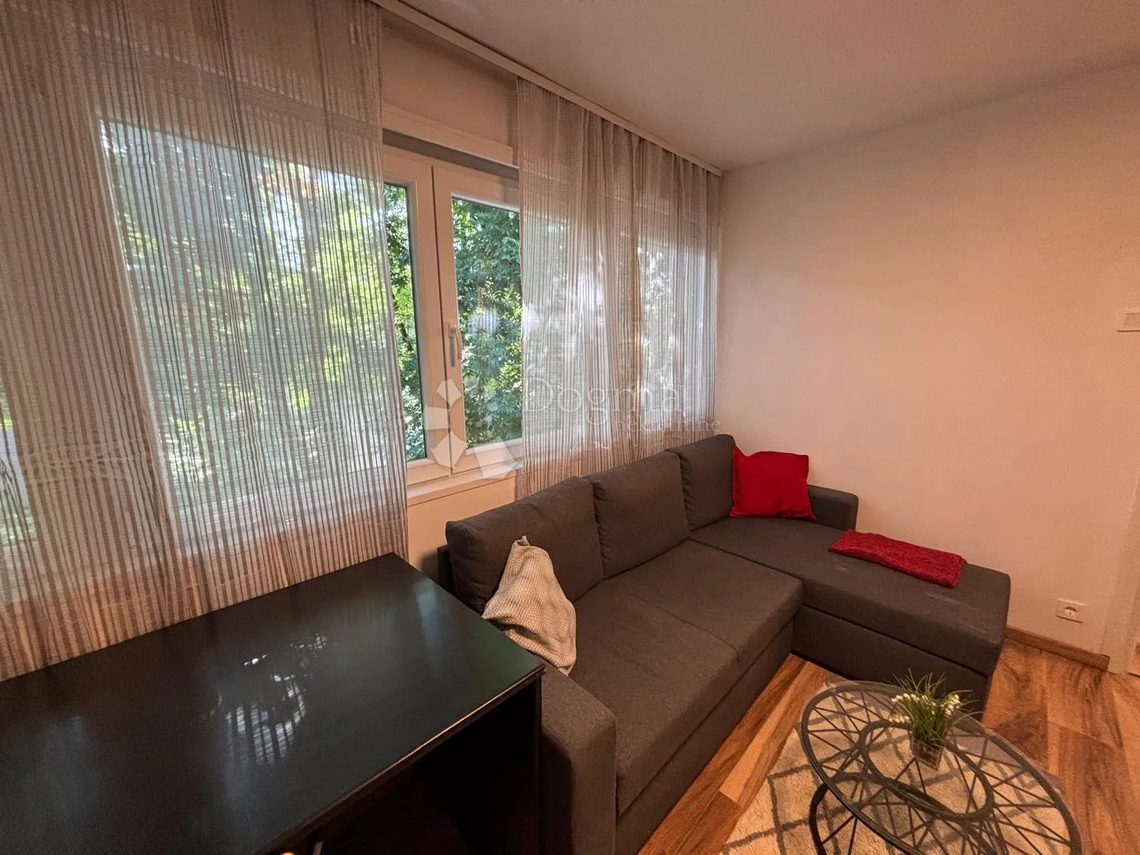 folnegovićevo naselje - kompletno renoviran i useljiv 2-sobni stan - slika 4