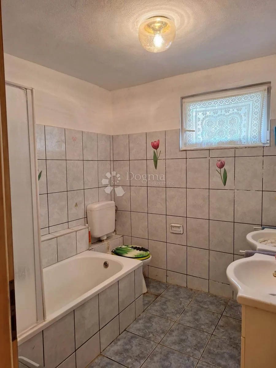 stan u apartmanskoj kući – samo 100 m od mora! - slika 10