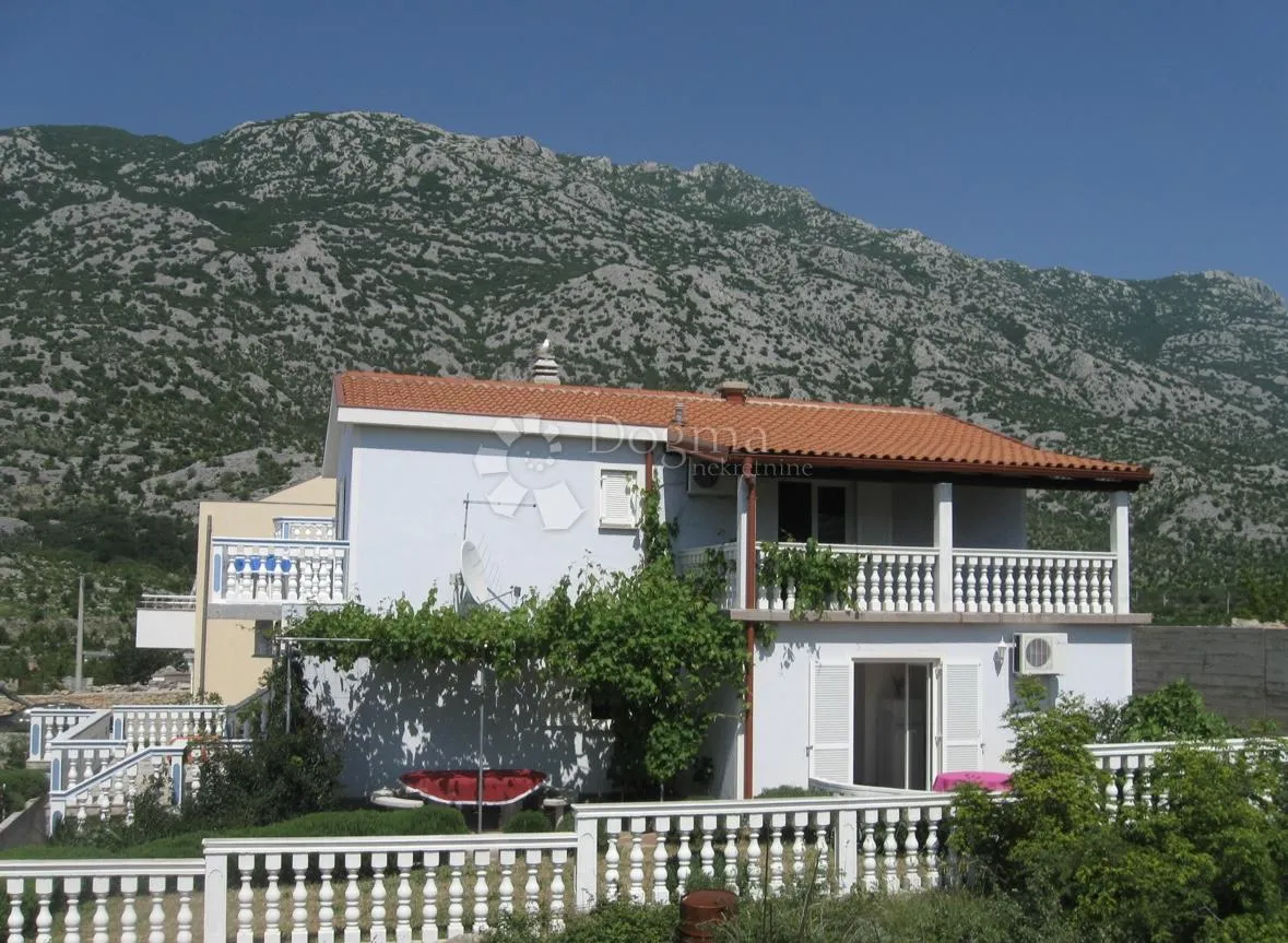 cesarica kuća novije gradnje sa 4 apartmana - slika 1