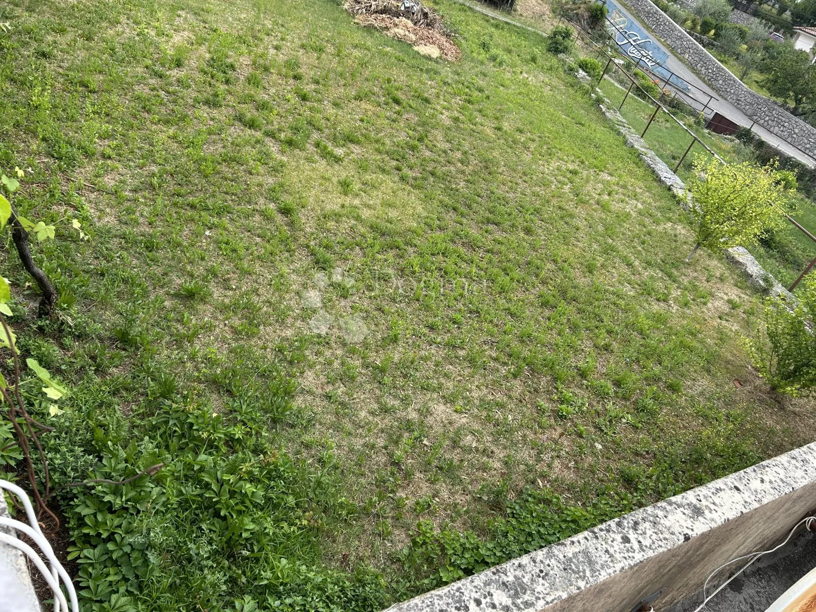 rijeka rubeši kuća sa velikom okućnicon uz glavnu cestu - slika 15
