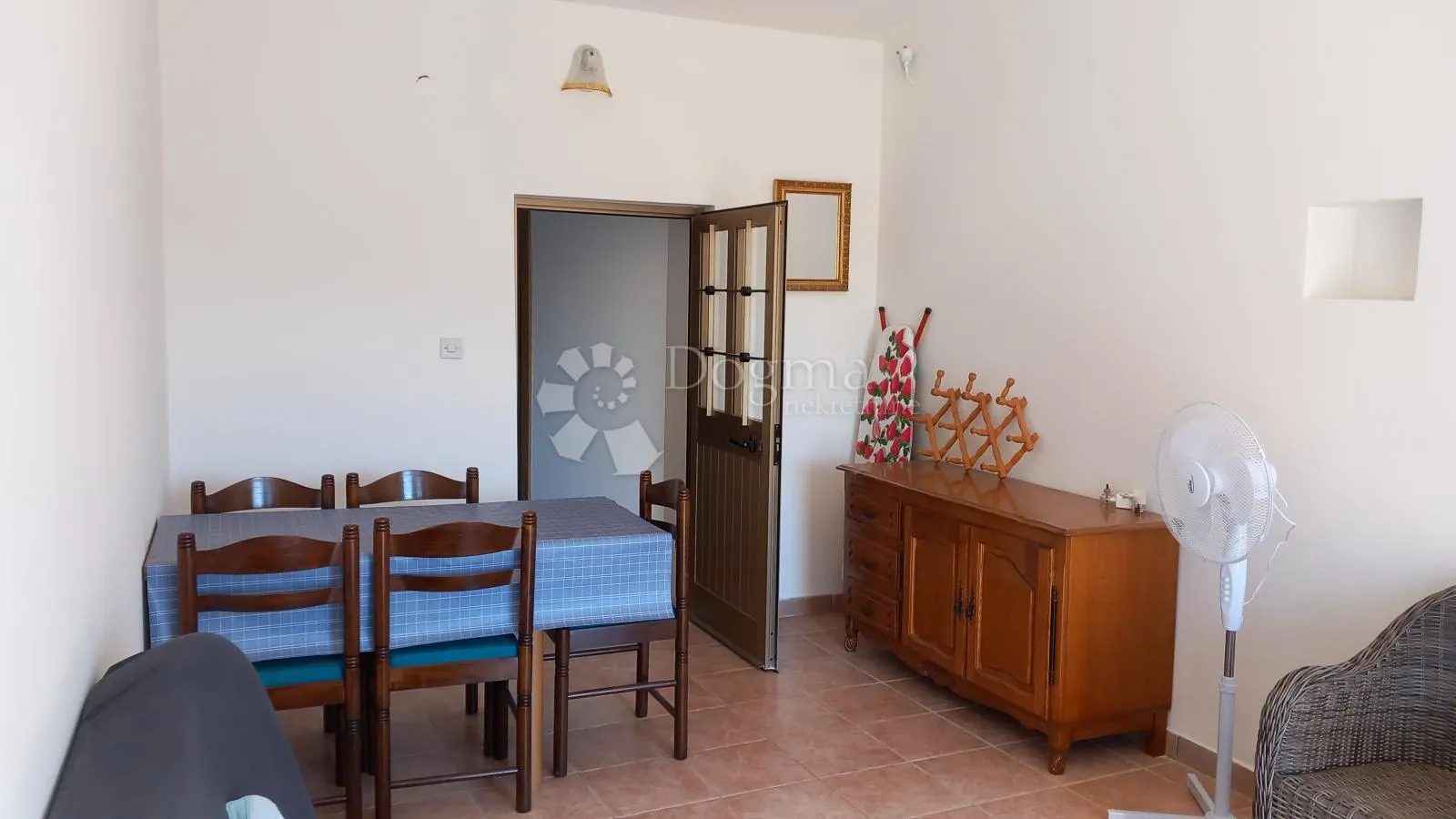 prostrana kuća s dva apartmana u mirnom okruženju blizu brtonigle - slika 22